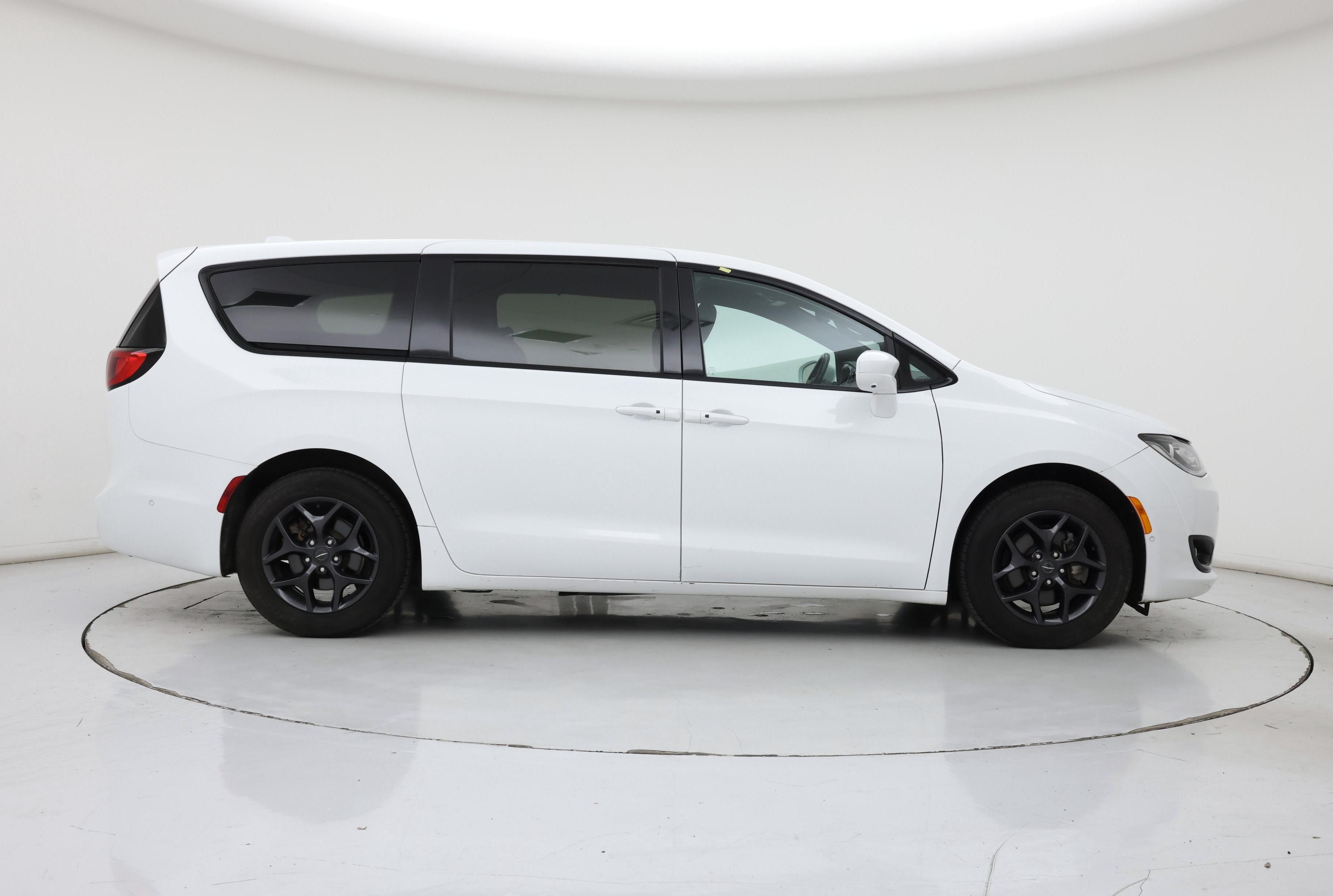 Thumbnail: 2020 Chrysler Pacifica - 7