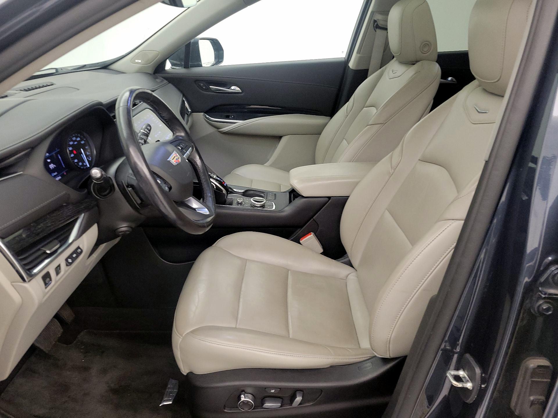 Thumbnail: 2020 Cadillac XT4 - 11