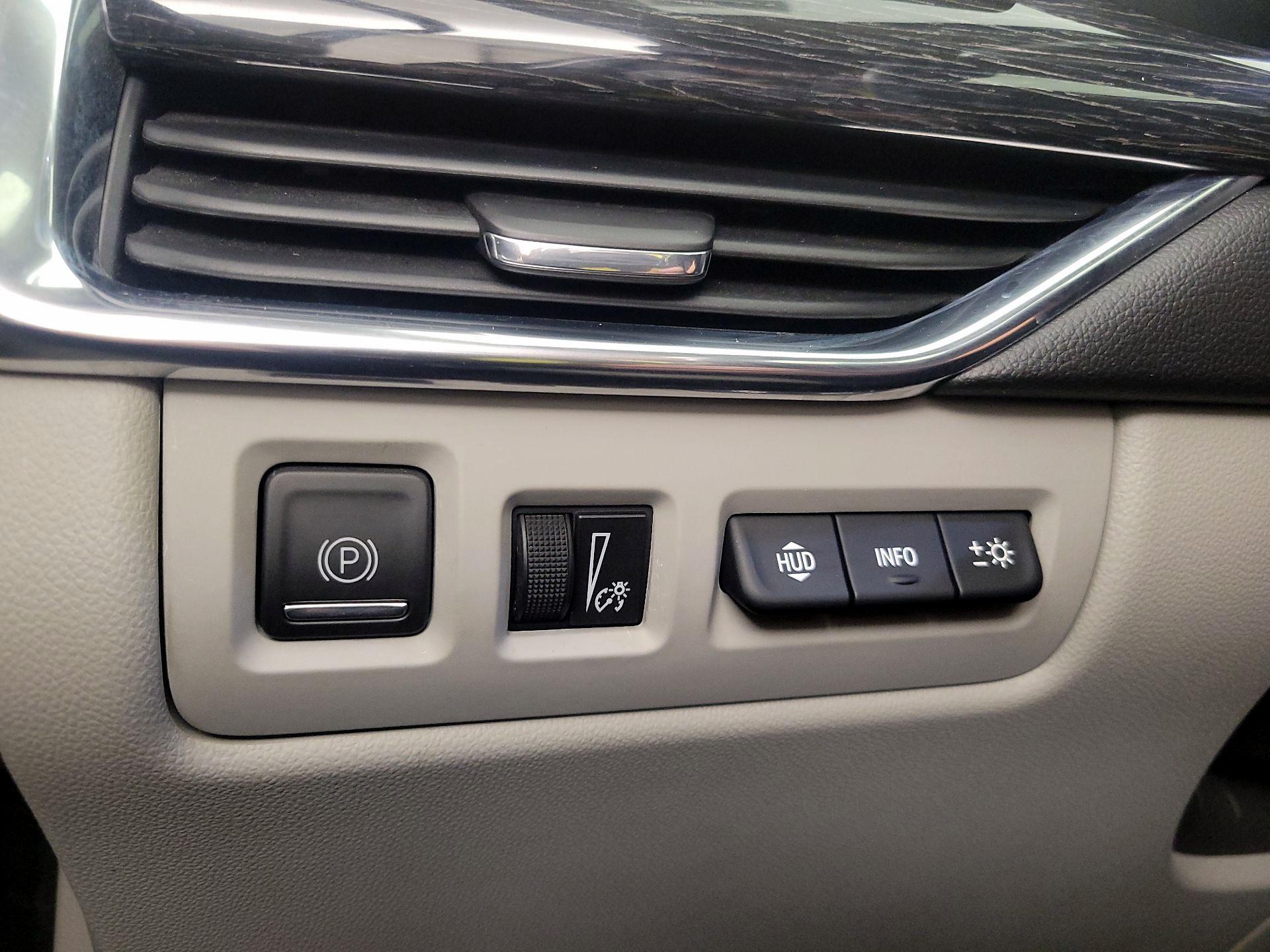 Thumbnail: 2020 Cadillac XT4 - 13