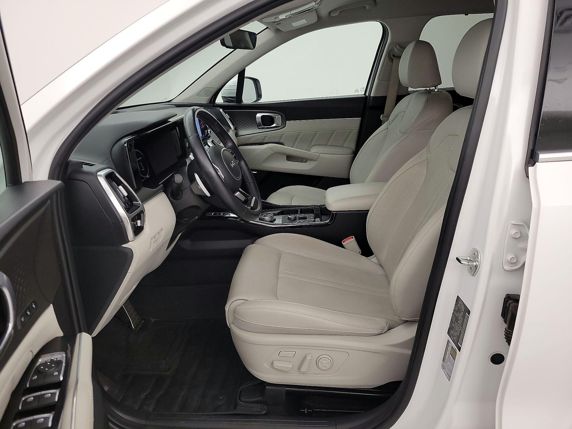 Thumbnail: 2023 Kia Sorento - 11