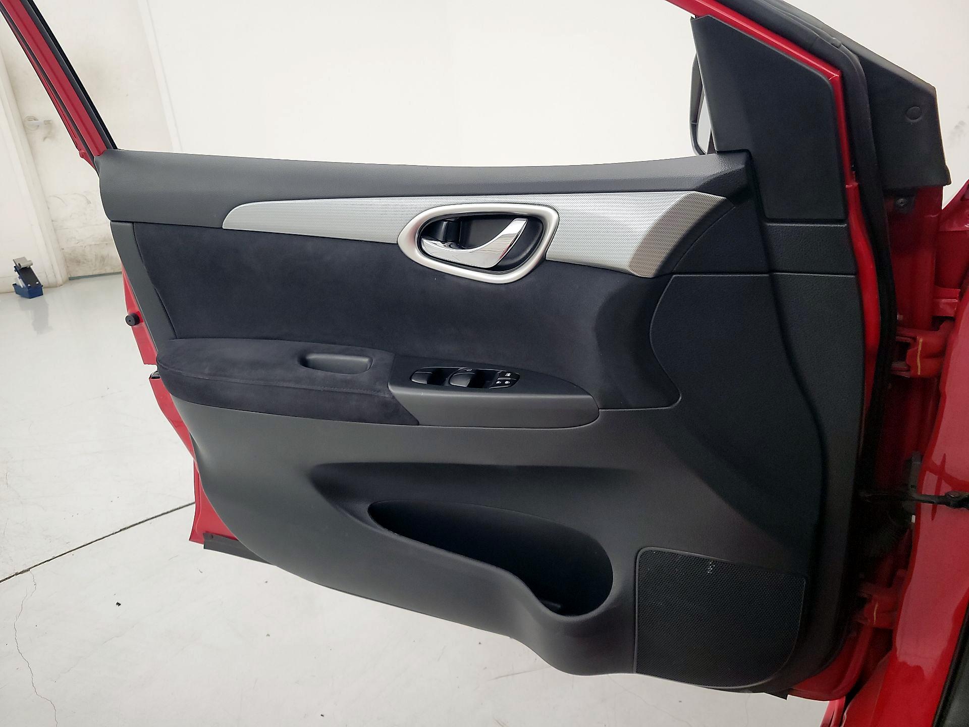 Thumbnail: 2015 Nissan Sentra - 12