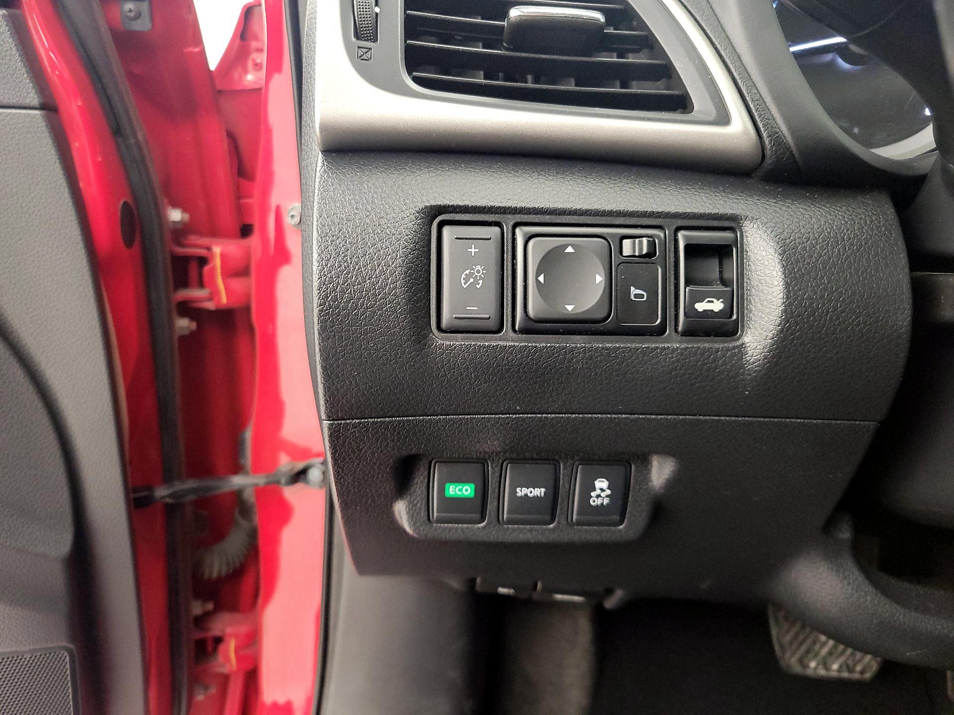 Thumbnail: 2015 Nissan Sentra - 13