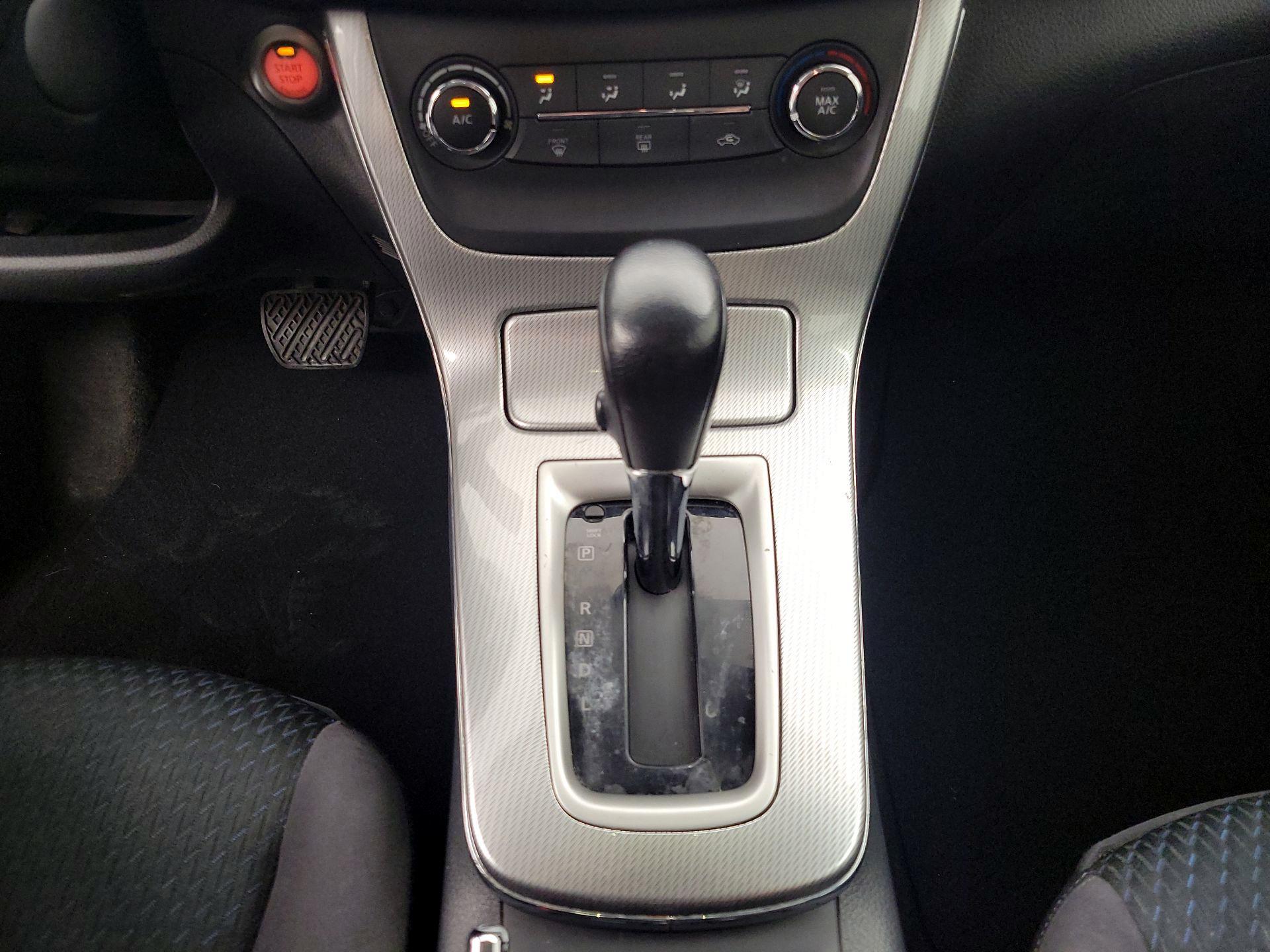 Thumbnail: 2015 Nissan Sentra - 17