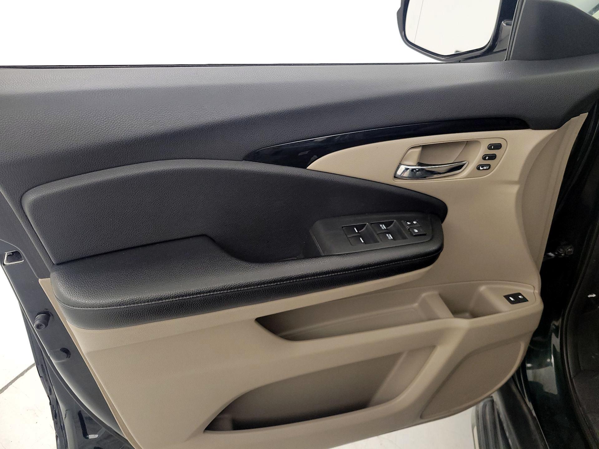 Thumbnail: 2016 Honda Pilot - 12