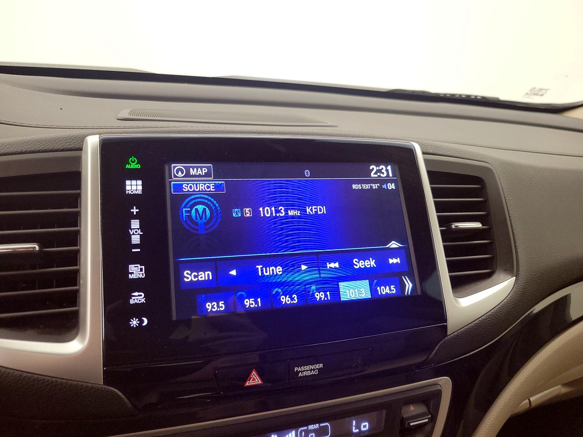 Thumbnail: 2016 Honda Pilot - 16