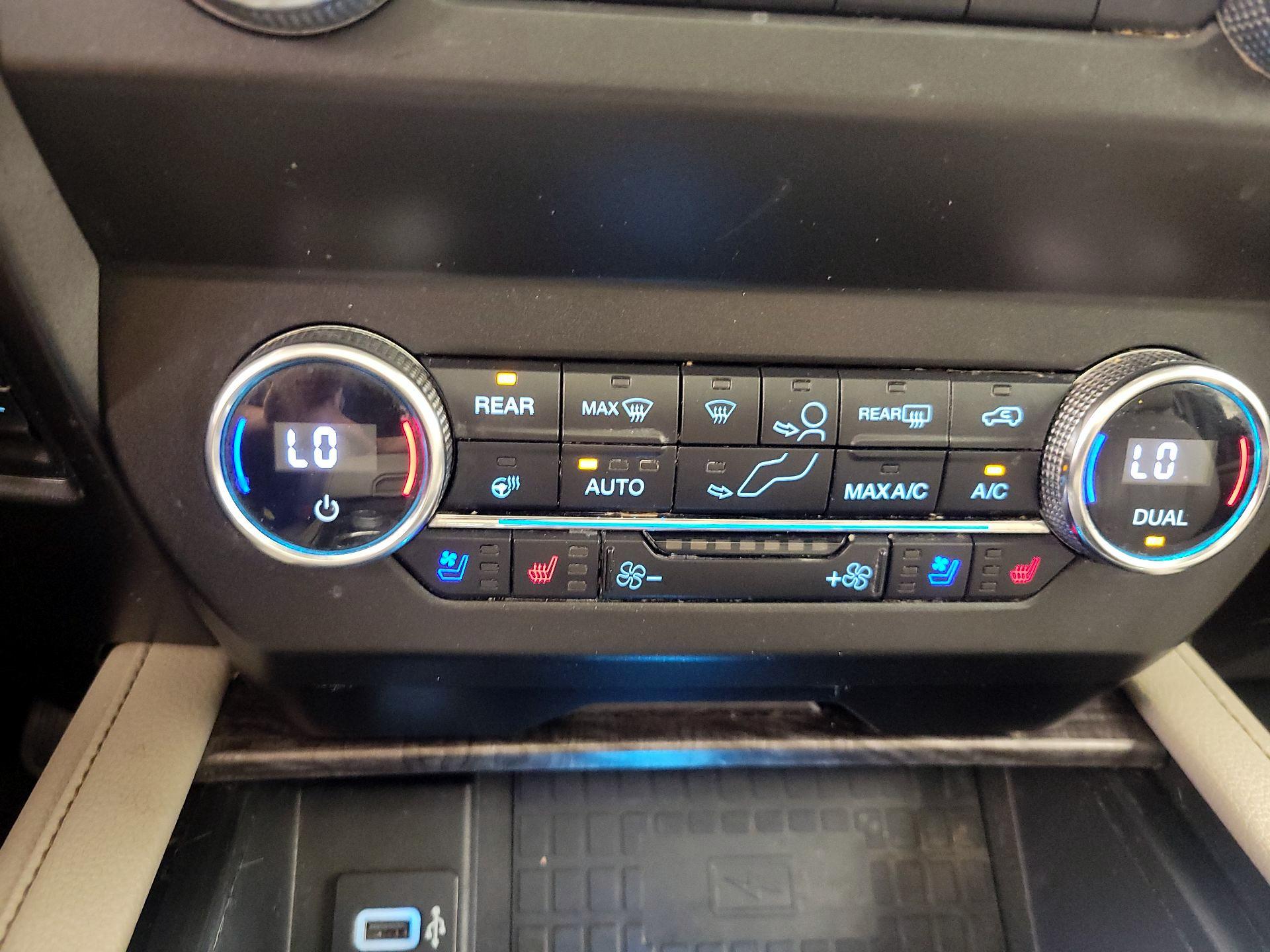 Thumbnail: 2019 Ford Expedition - 17
