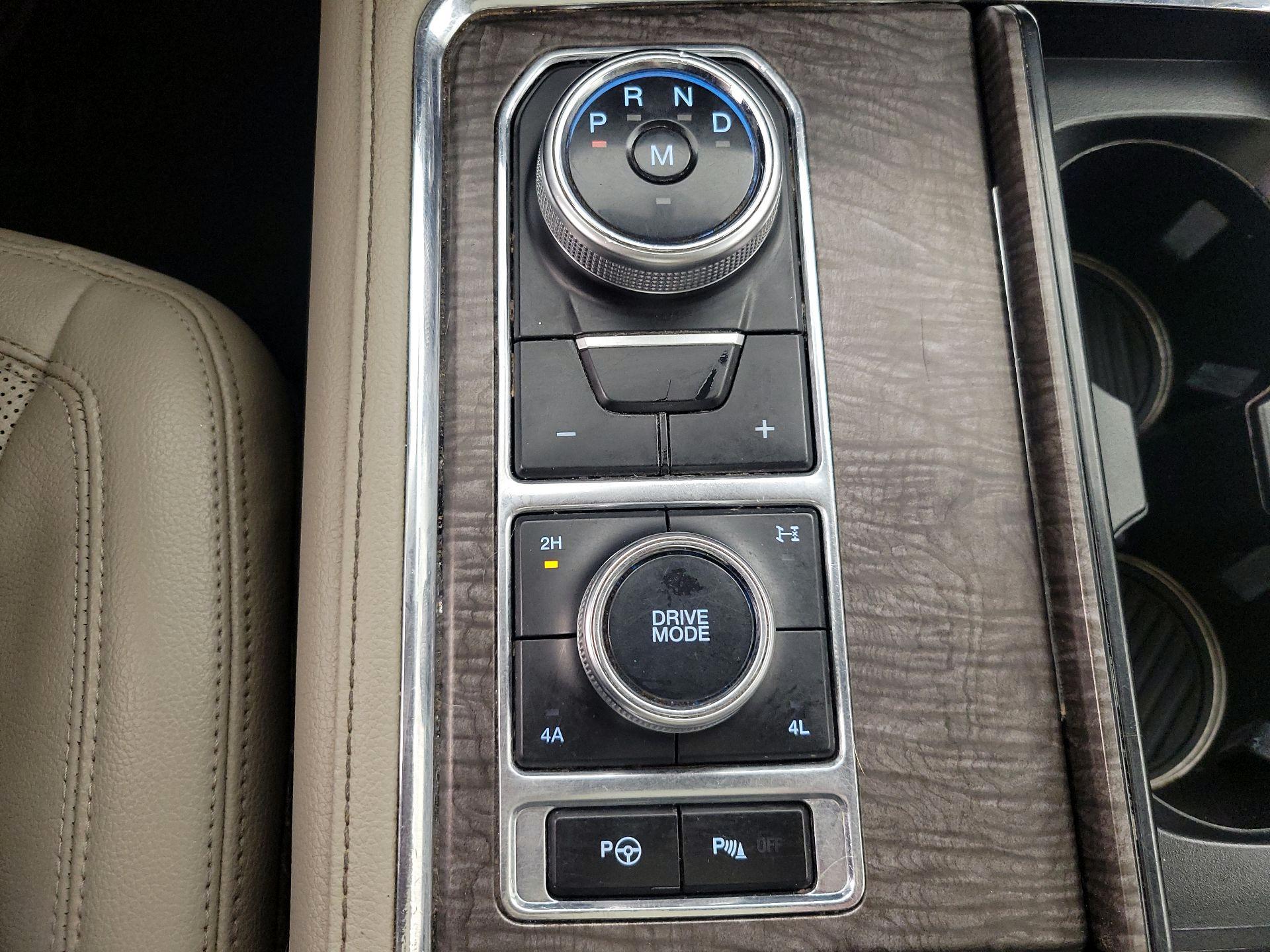 Thumbnail: 2019 Ford Expedition - 18