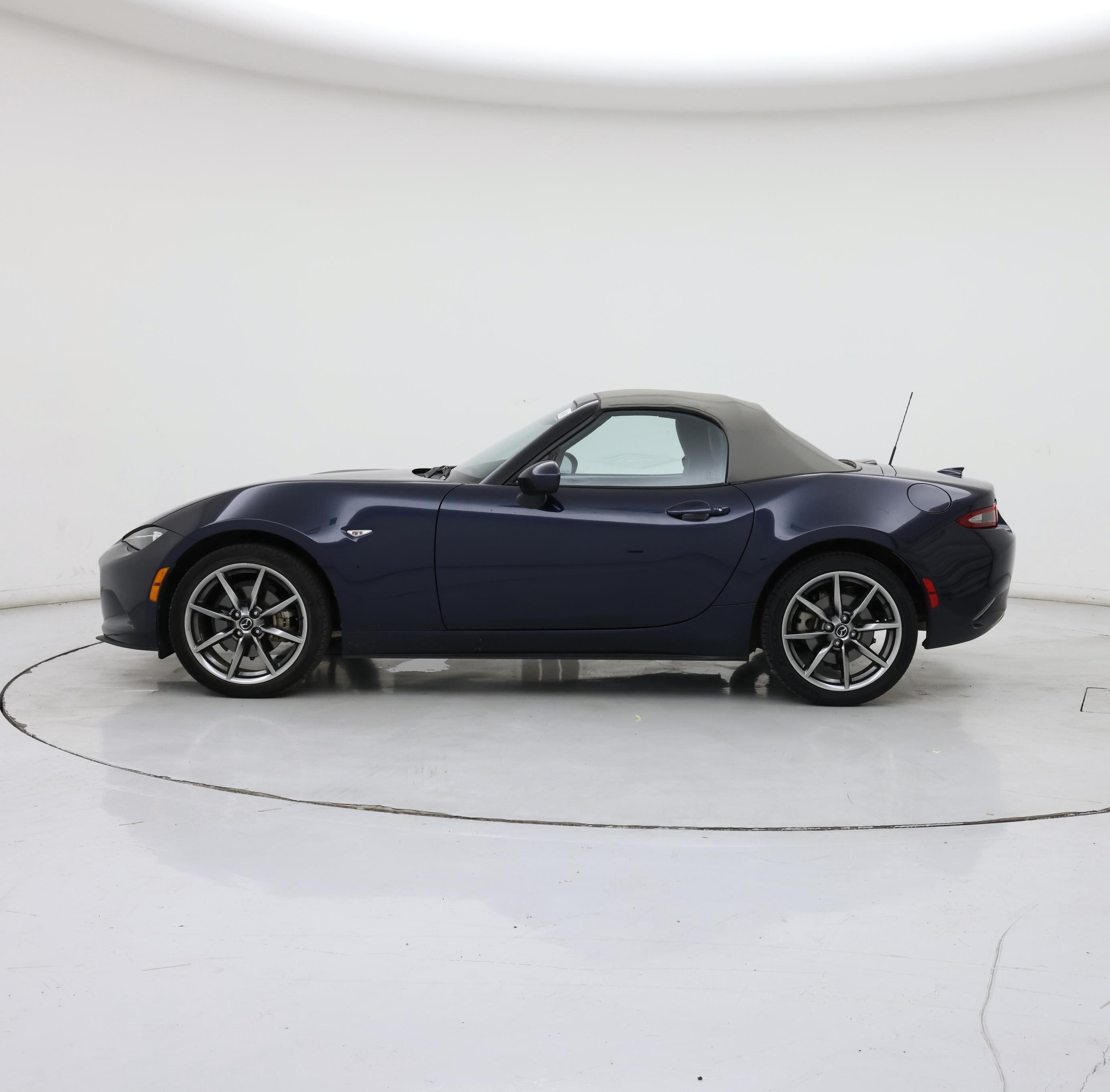 Thumbnail: 2021 Mazda MX-5 Miata - 3