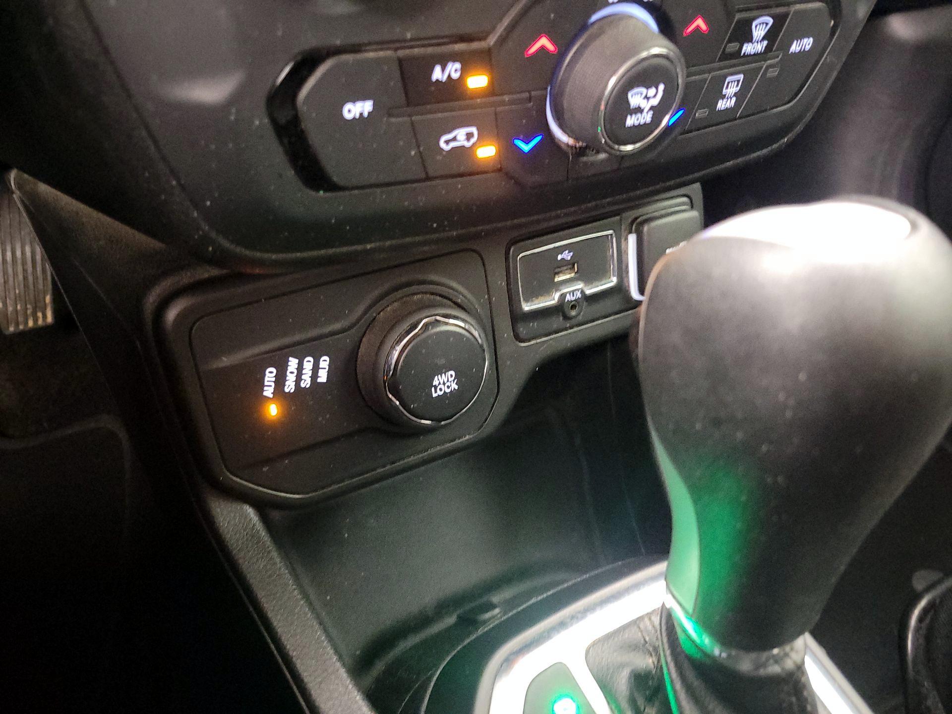 Thumbnail: 2018 Jeep Renegade - 18