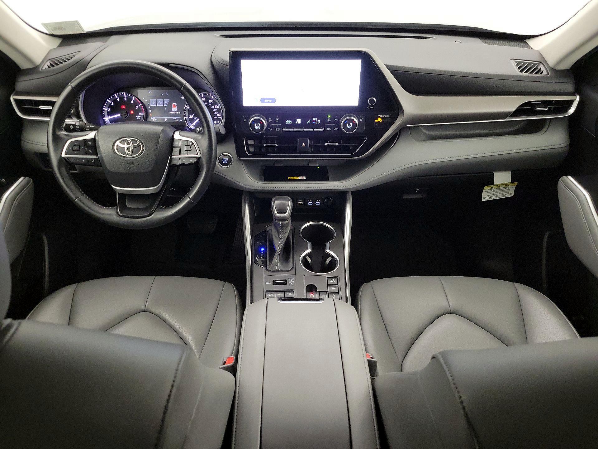 Thumbnail: 2023 Toyota Highlander - 9