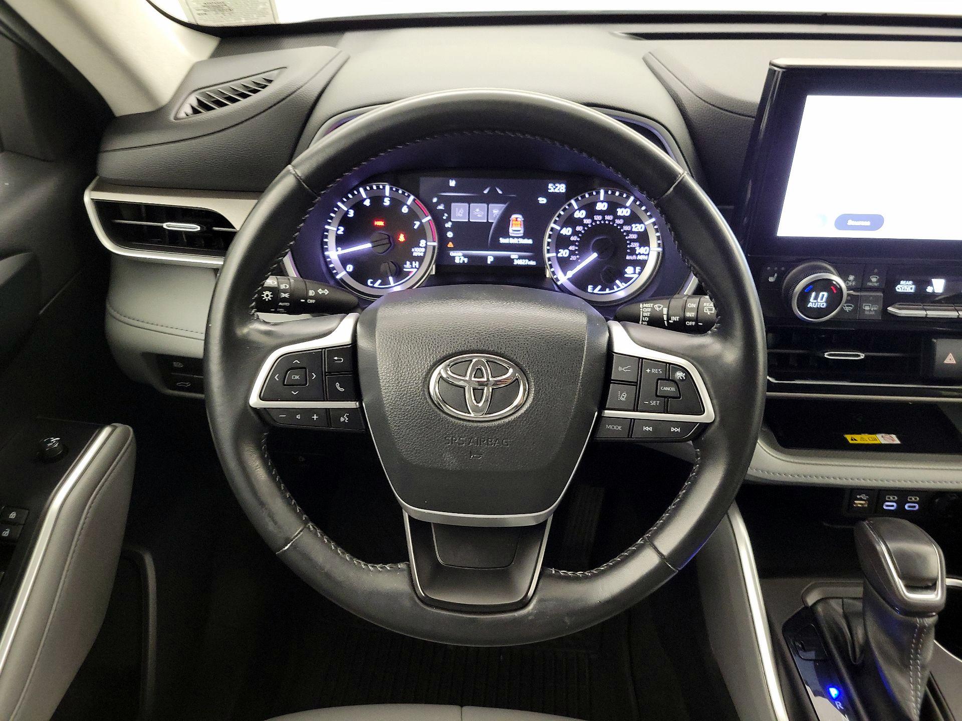Thumbnail: 2023 Toyota Highlander - 10