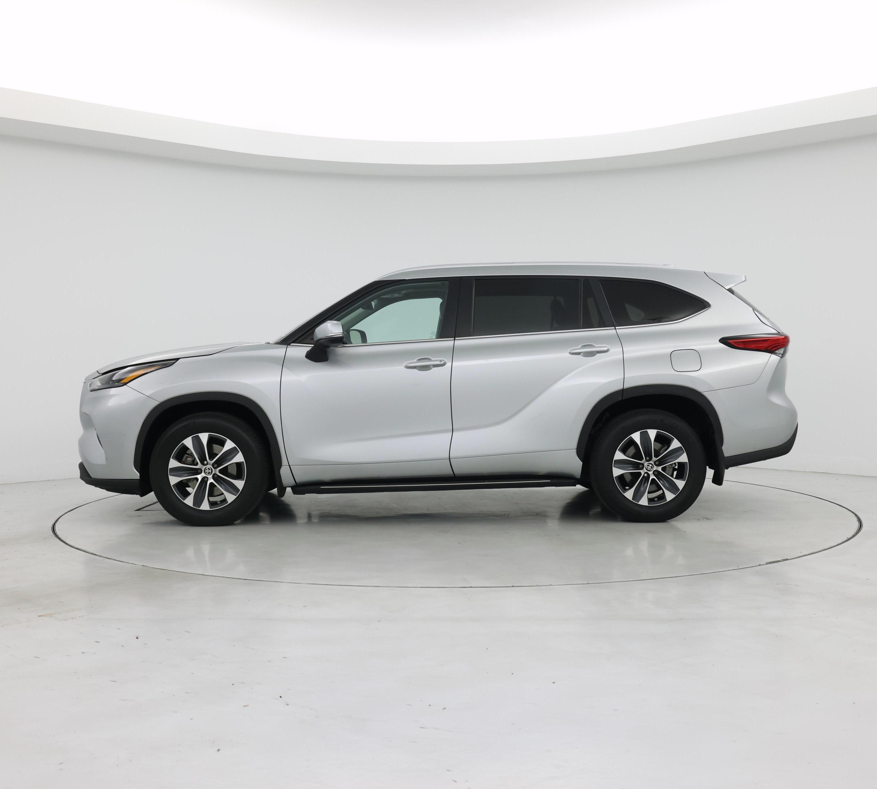 Thumbnail: 2023 Toyota Highlander - 3