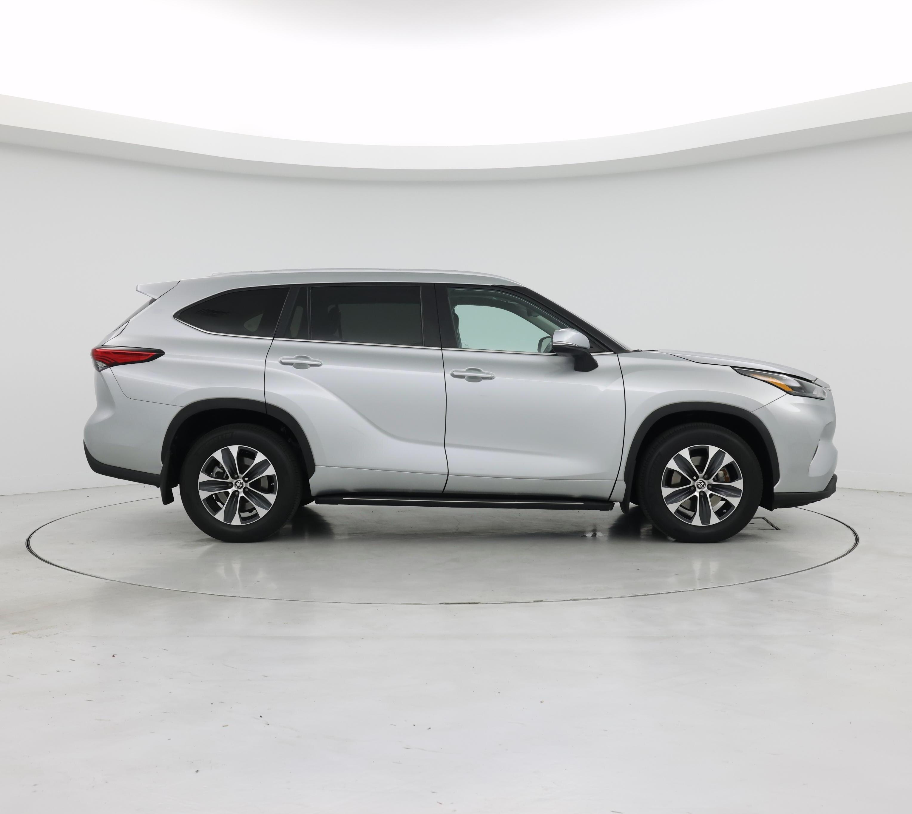 Thumbnail: 2023 Toyota Highlander - 7
