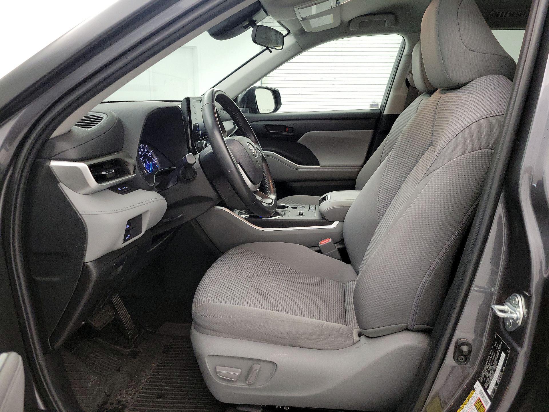 Thumbnail: 2022 Toyota Highlander - 11