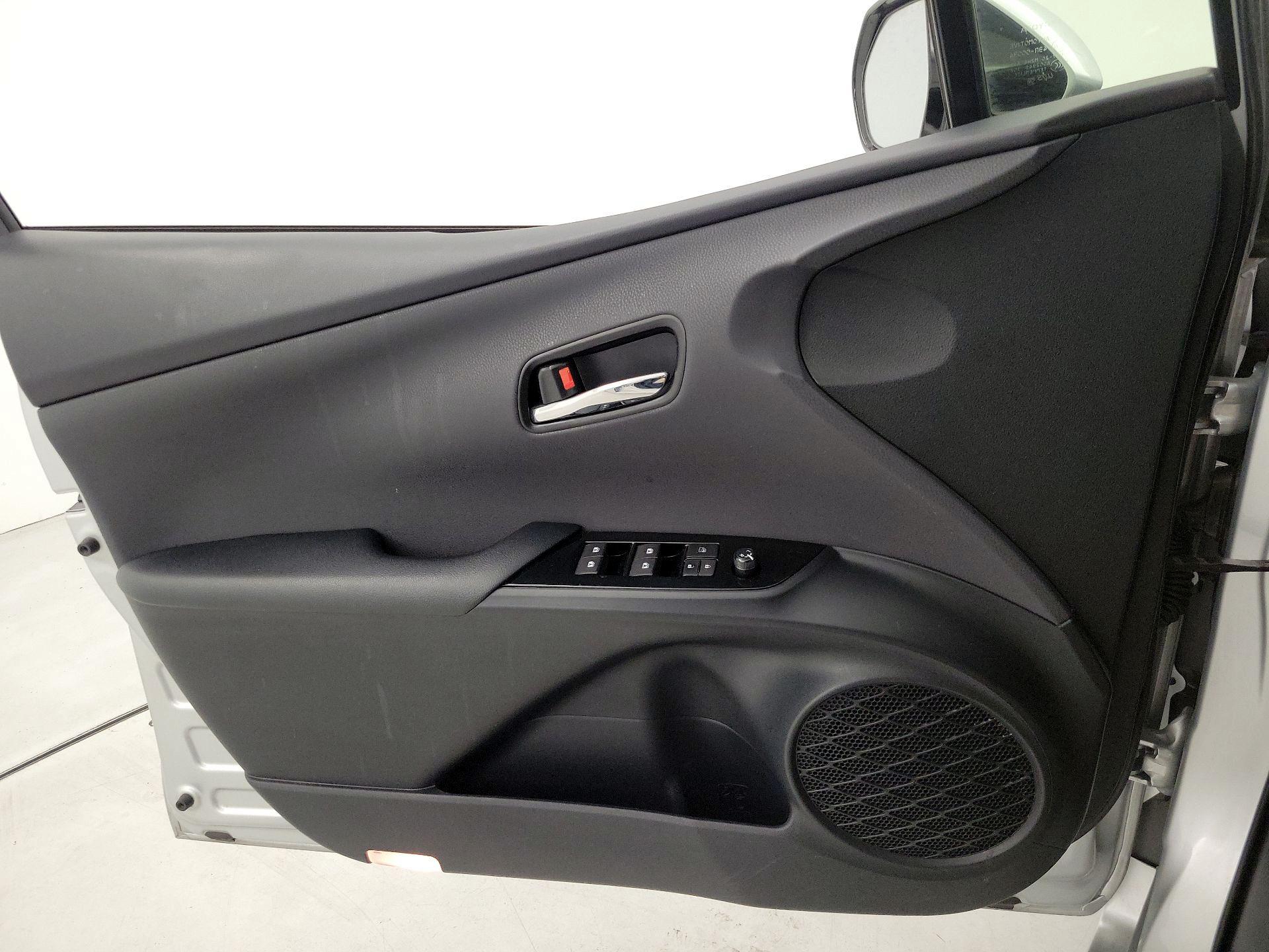 Thumbnail: 2016 Toyota Prius - 12