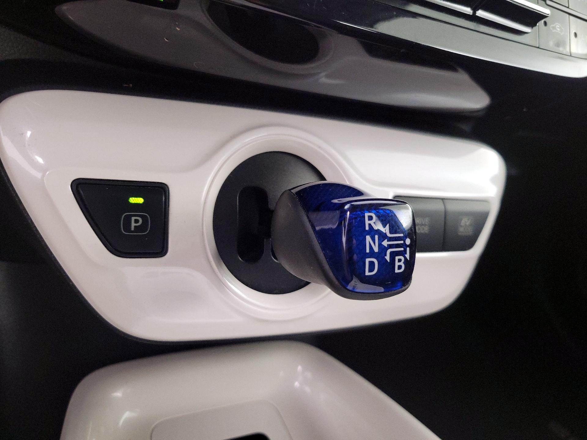 Thumbnail: 2016 Toyota Prius - 16