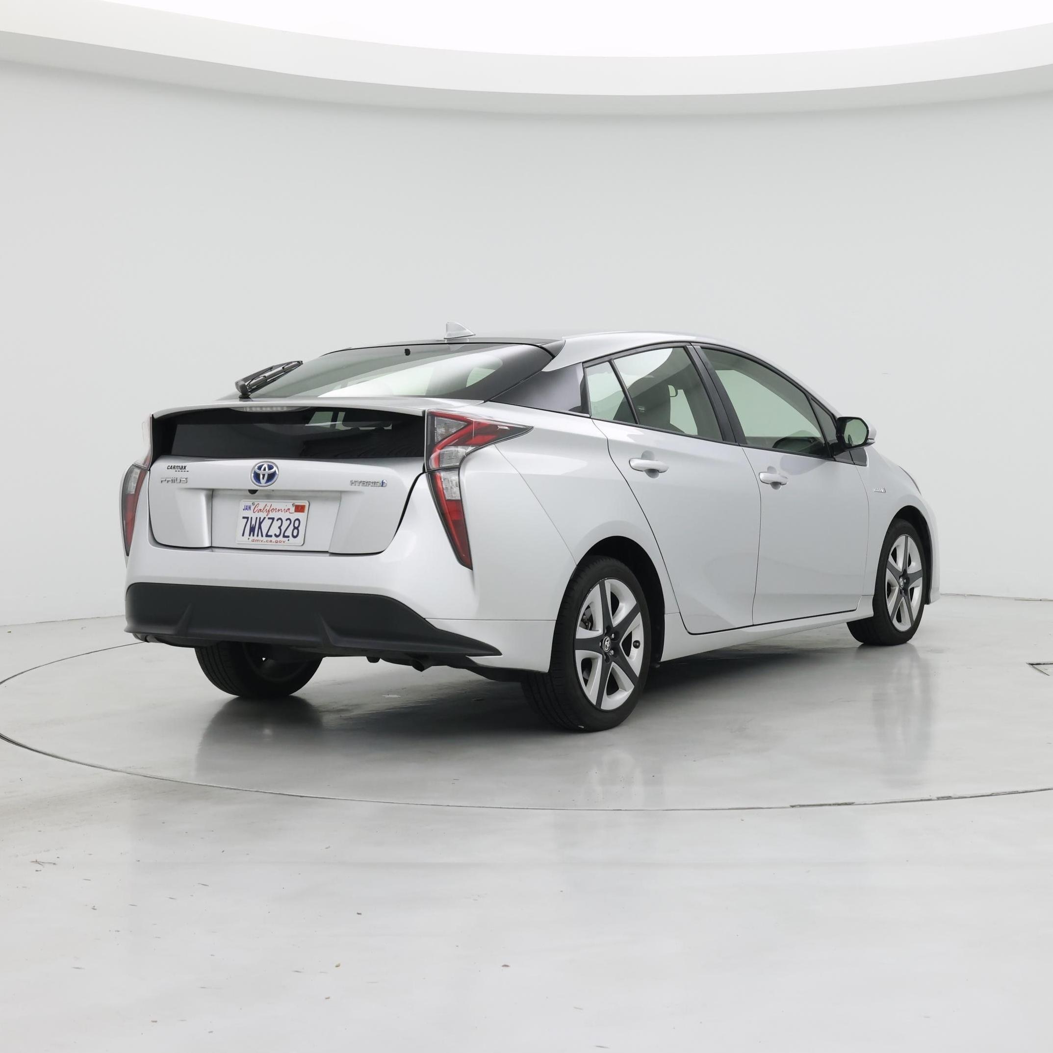 Thumbnail: 2016 Toyota Prius - 8