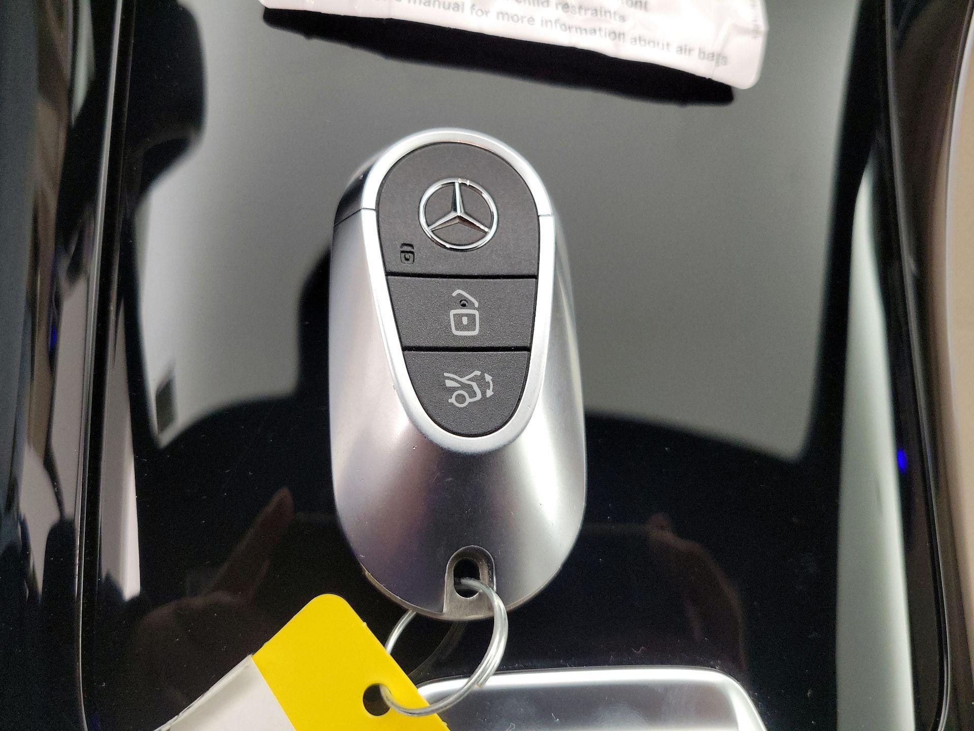 Thumbnail: 2022 Mercedes-Benz C-Class - 20