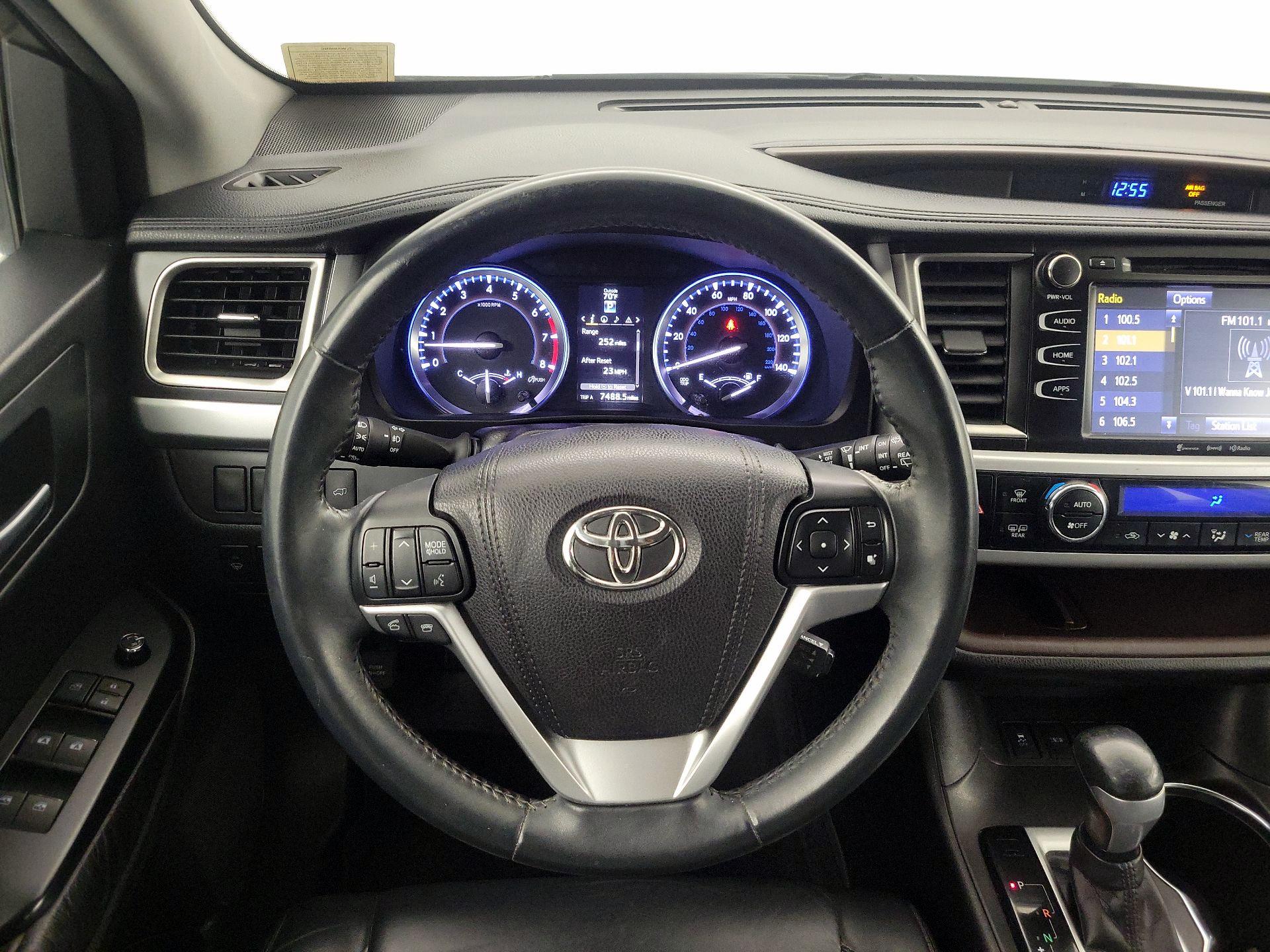 Thumbnail: 2016 Toyota Highlander - 10