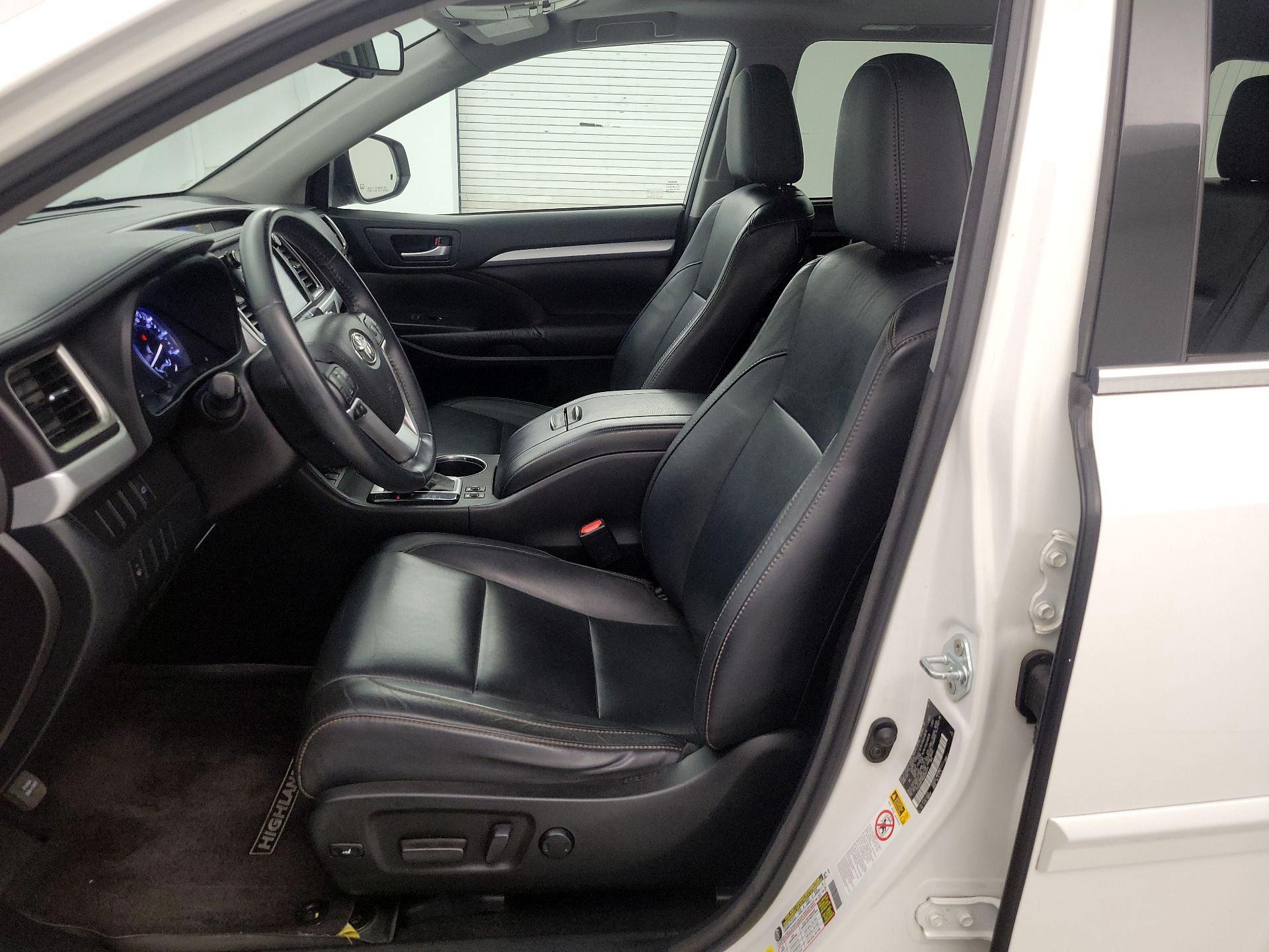 Thumbnail: 2016 Toyota Highlander - 11