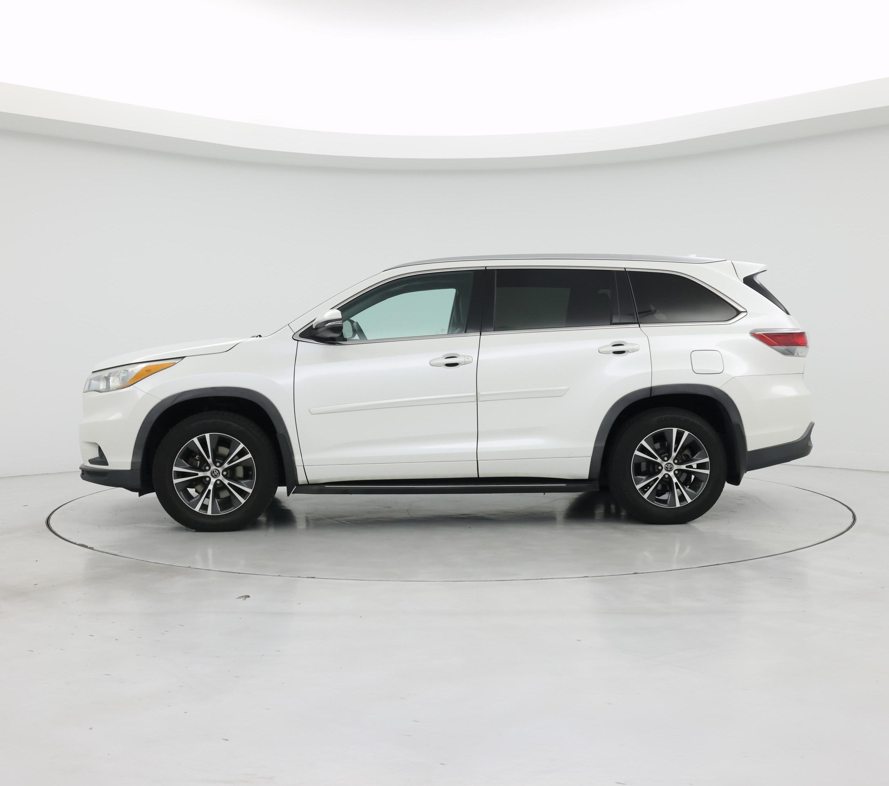 Thumbnail: 2016 Toyota Highlander - 3