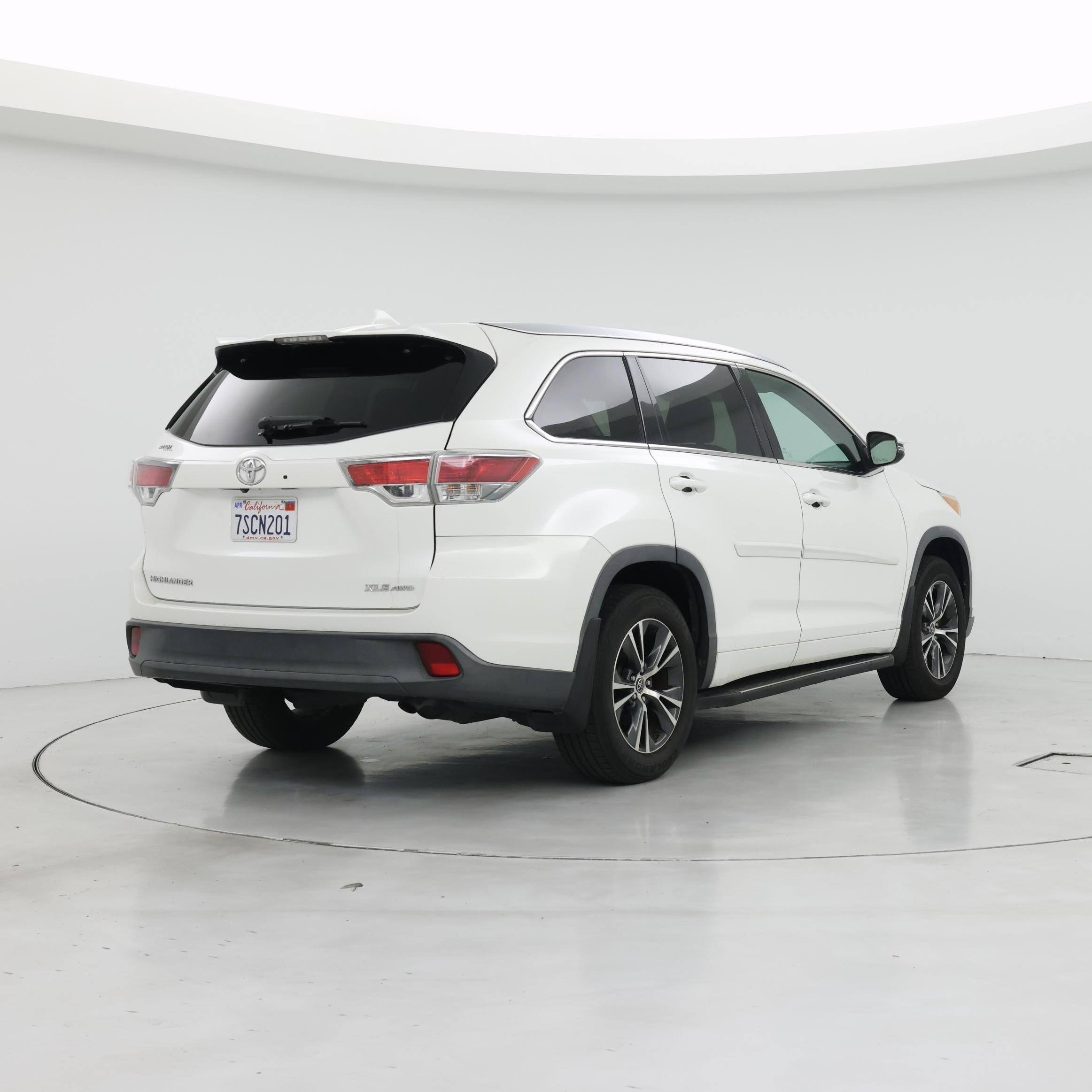Thumbnail: 2016 Toyota Highlander - 8