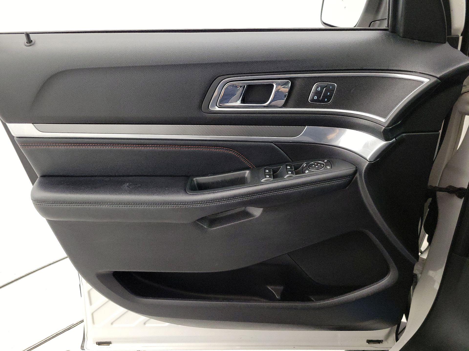 Thumbnail: 2017 Ford Explorer - 12
