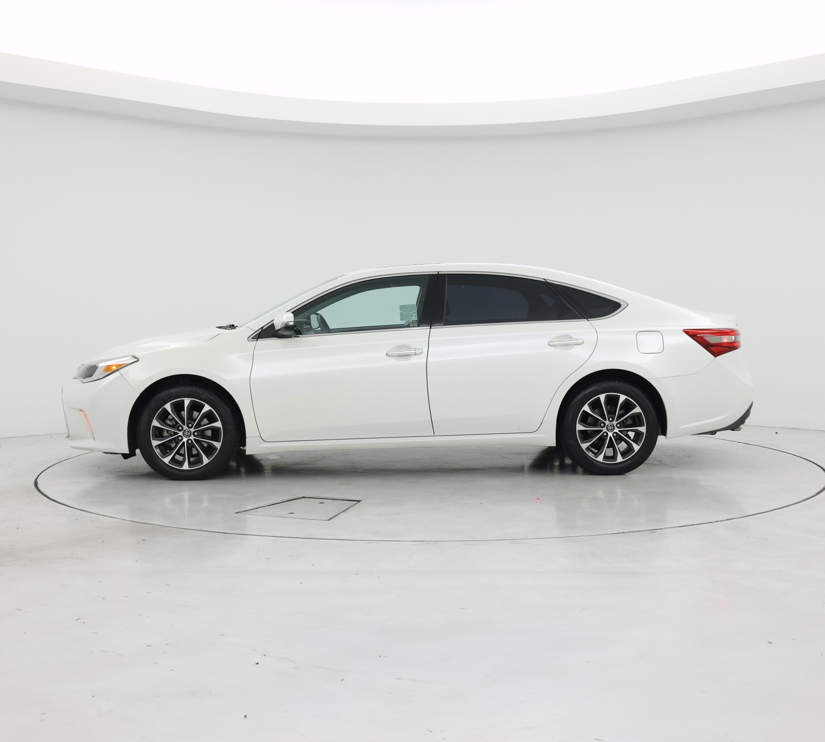 Thumbnail: 2017 Toyota Avalon - 3