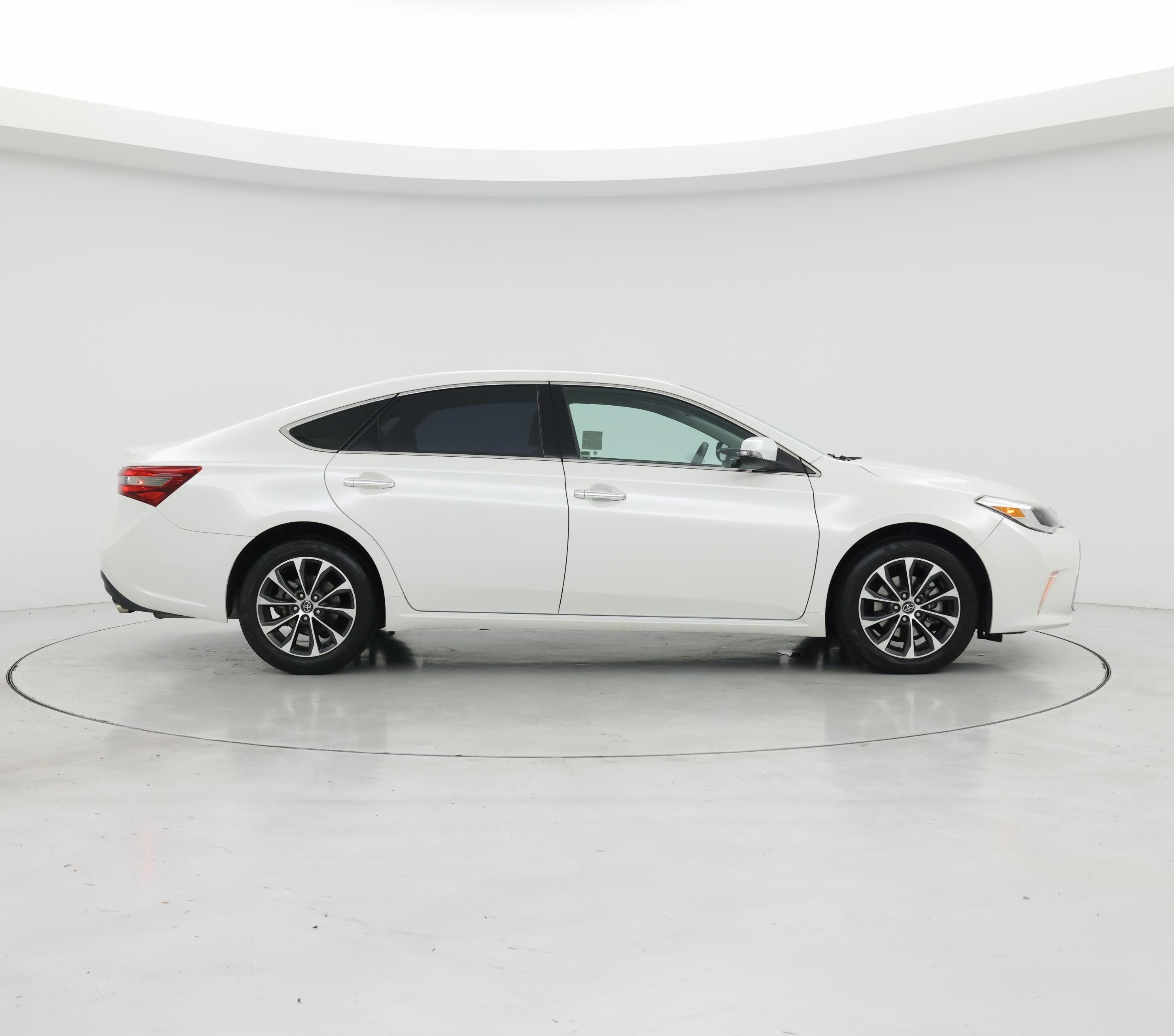 Thumbnail: 2017 Toyota Avalon - 7
