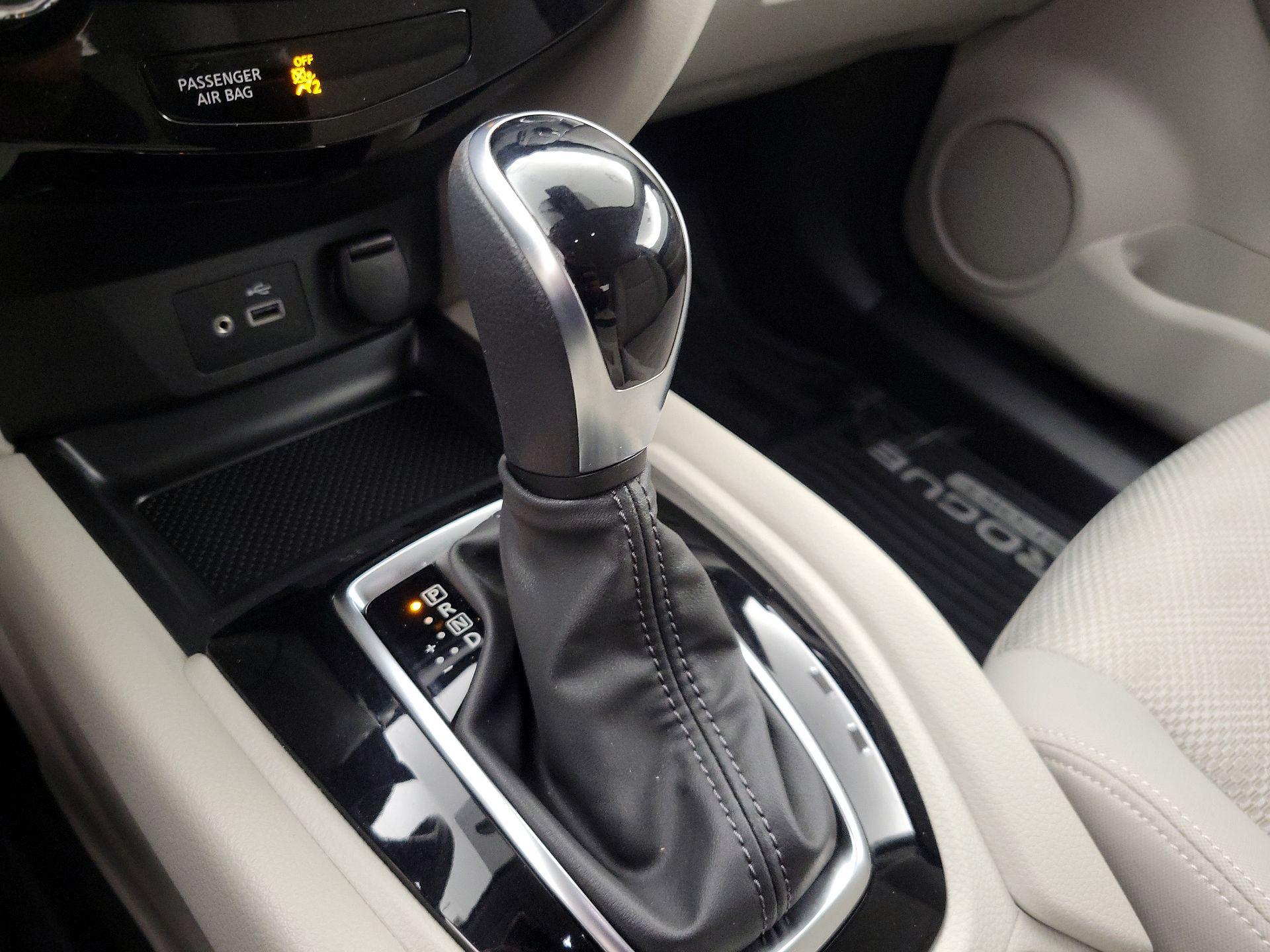 Thumbnail: 2020 Nissan Rogue Sport - 17