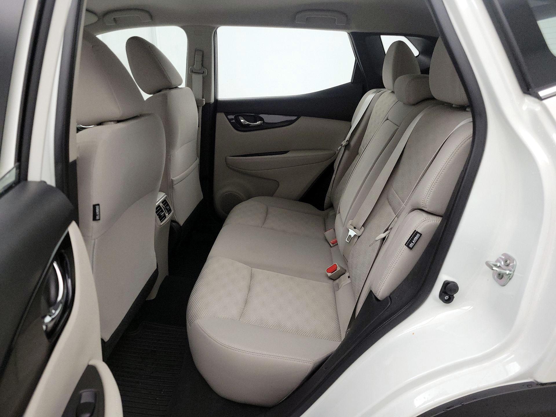 Thumbnail: 2020 Nissan Rogue Sport - 19