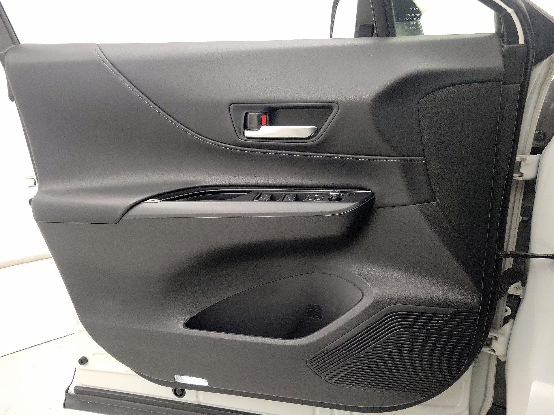 Thumbnail: 2021 Toyota Venza - 12