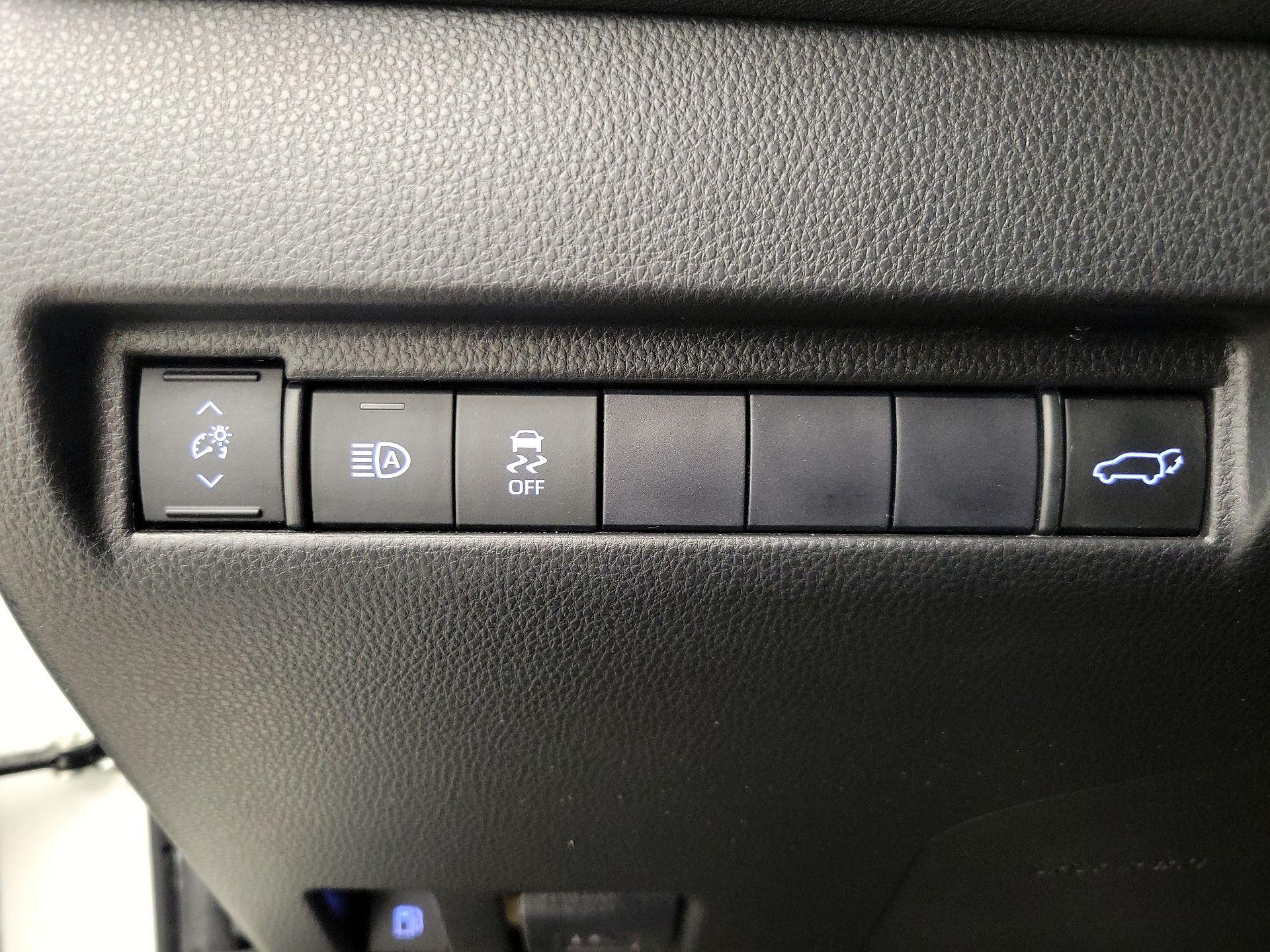 Thumbnail: 2021 Toyota Venza - 13