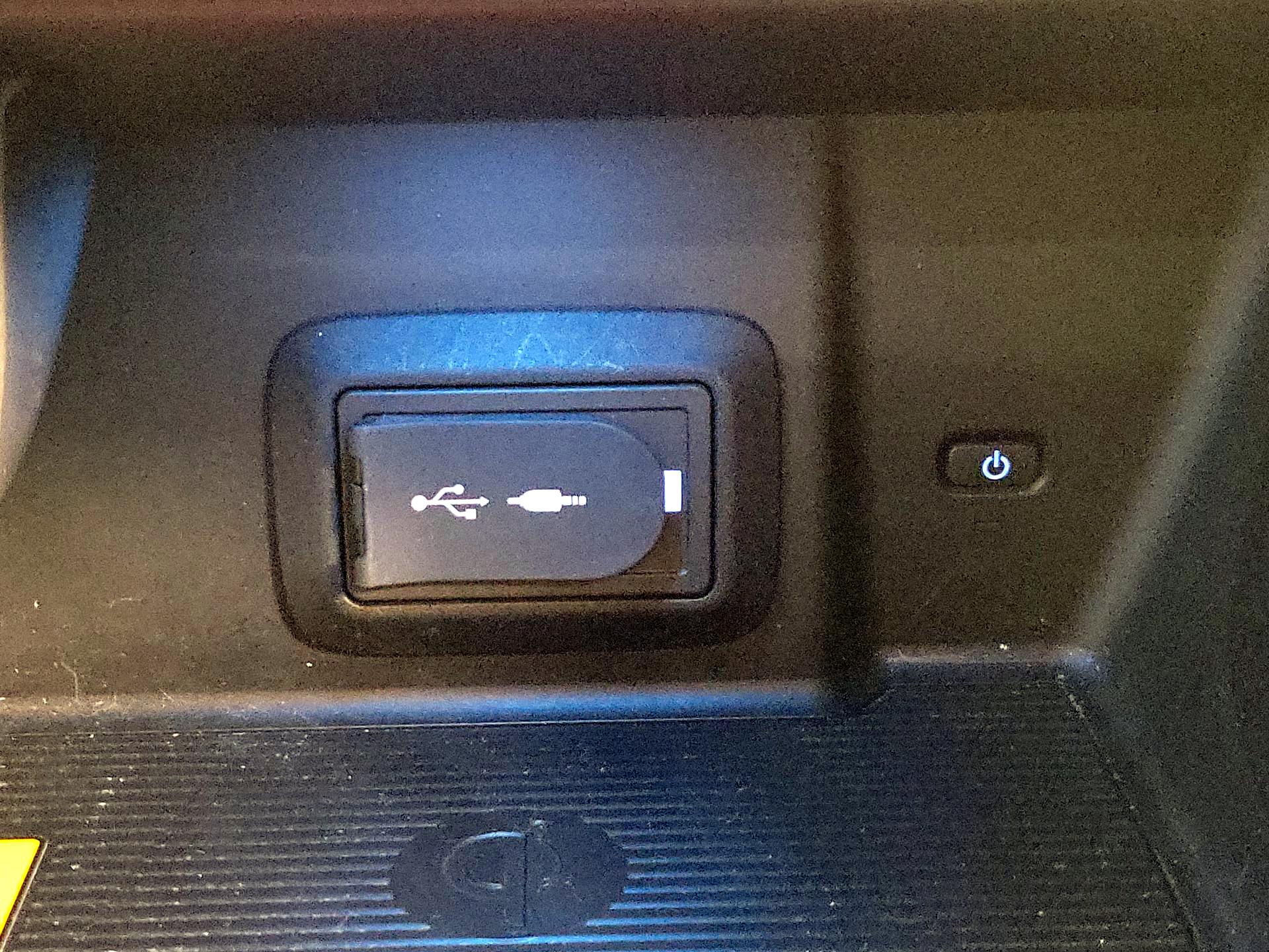 Thumbnail: 2021 Toyota Venza - 18