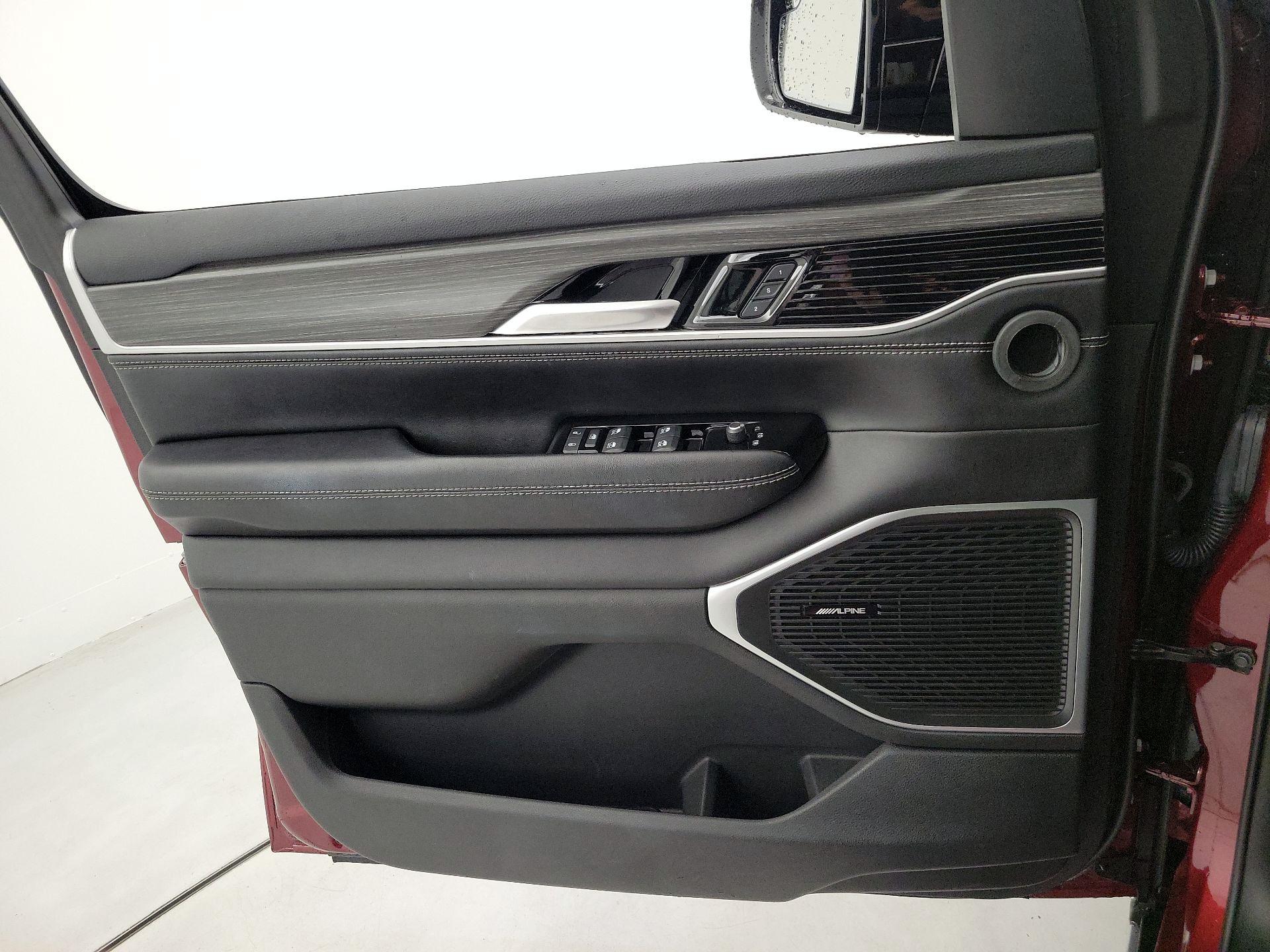 Thumbnail: 2023 Jeep Wagoneer - 12