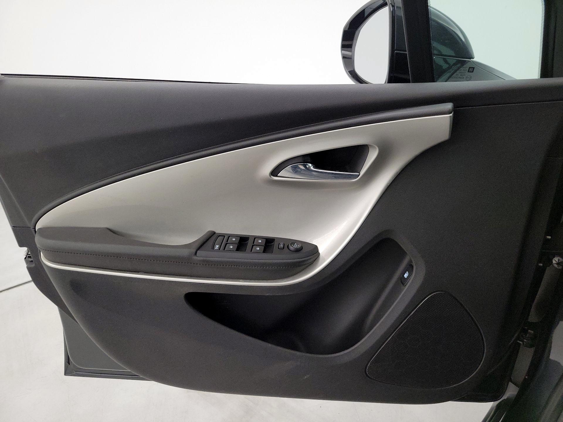 Thumbnail: 2015 Chevrolet Volt - 12