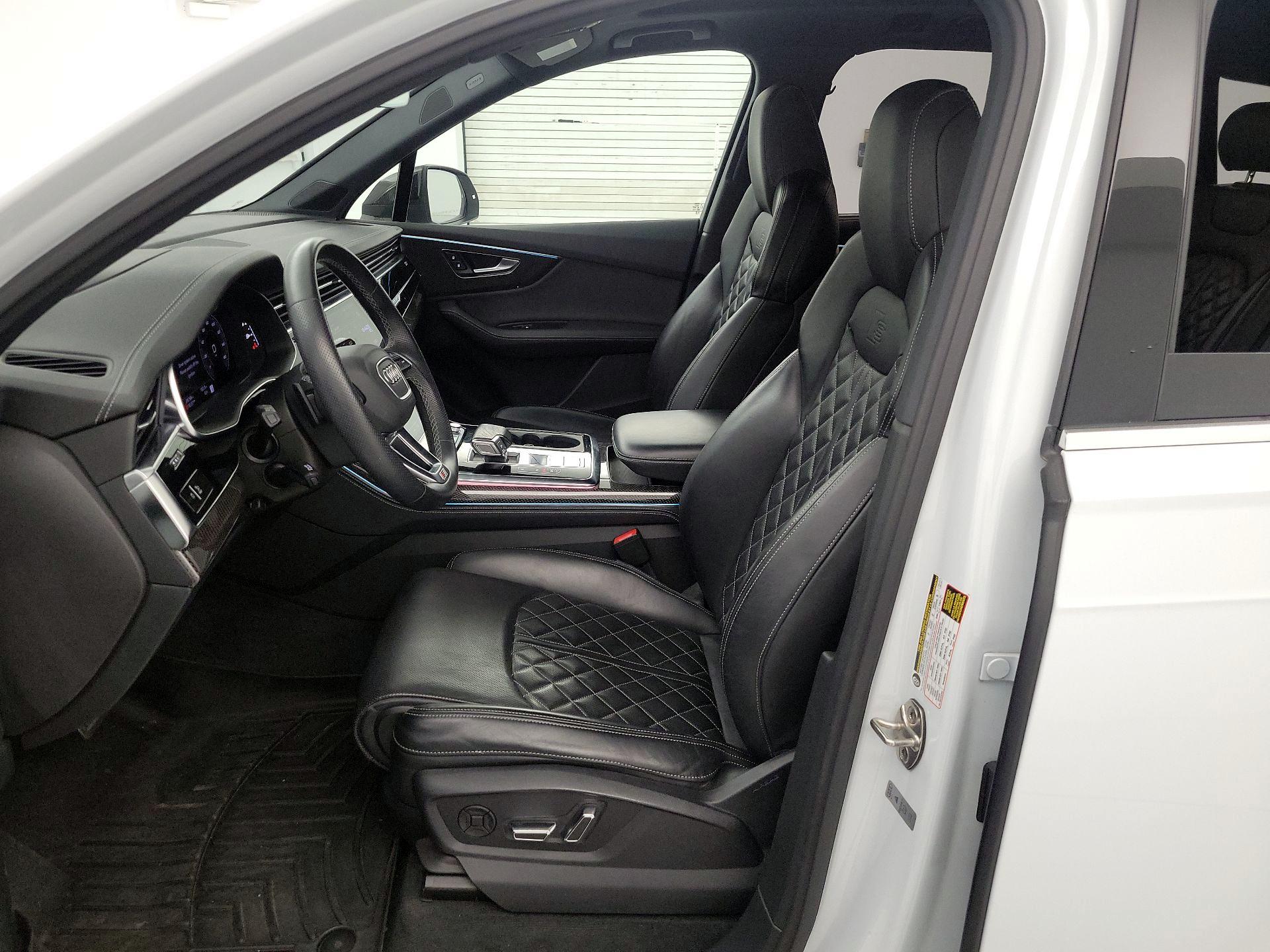 Thumbnail: 2023 Audi SQ7 - 11