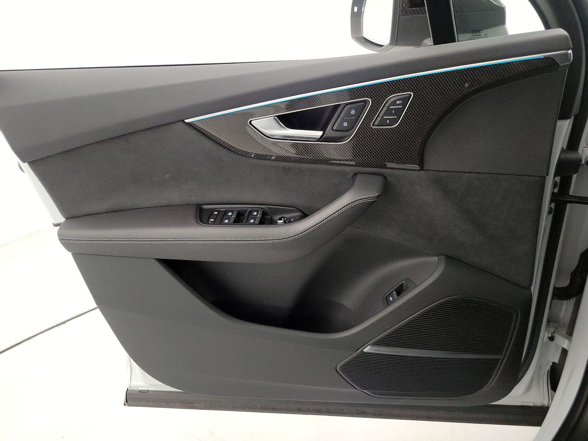 Thumbnail: 2023 Audi SQ7 - 12