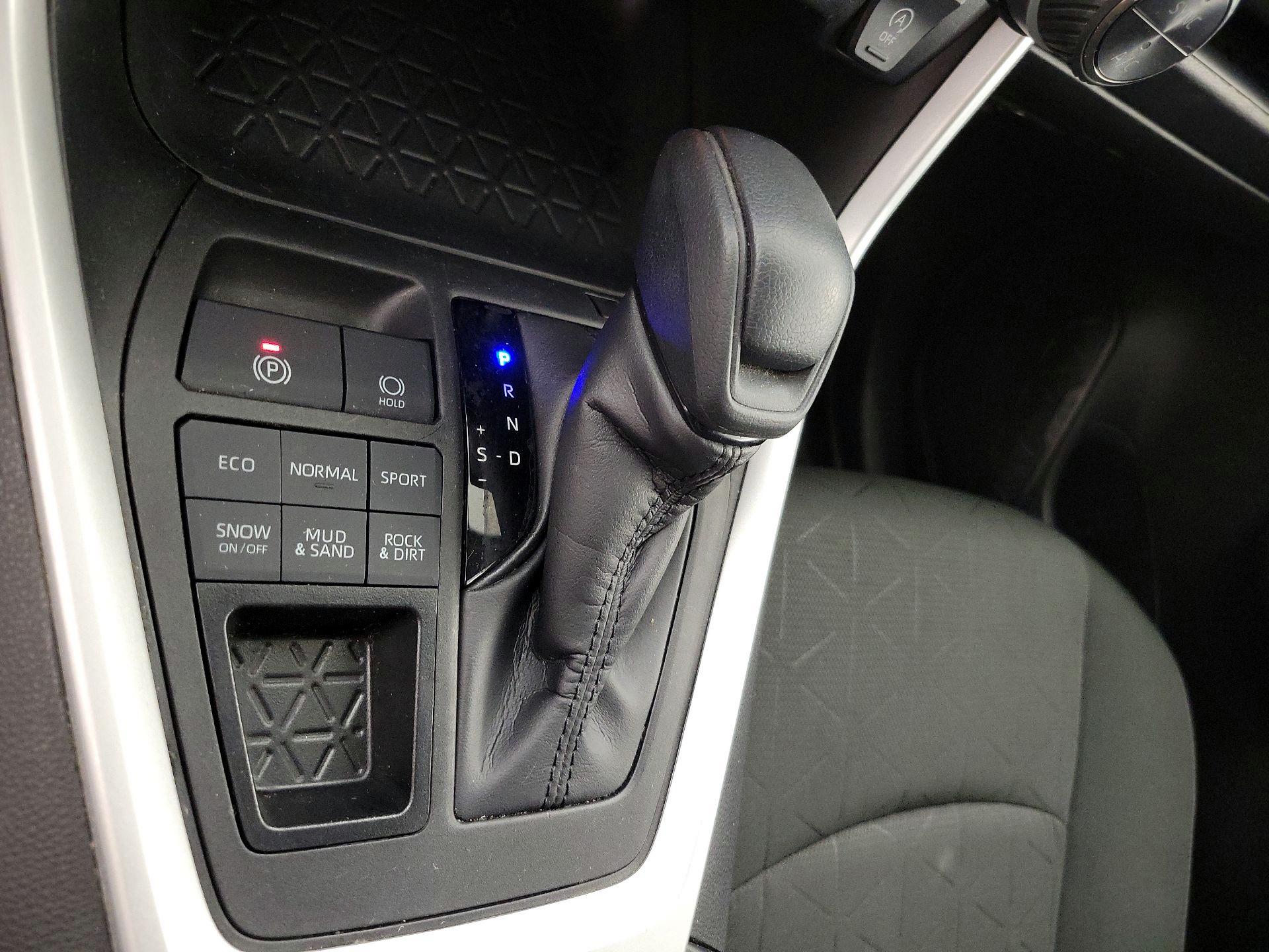 Thumbnail: 2023 Toyota RAV4 - 16