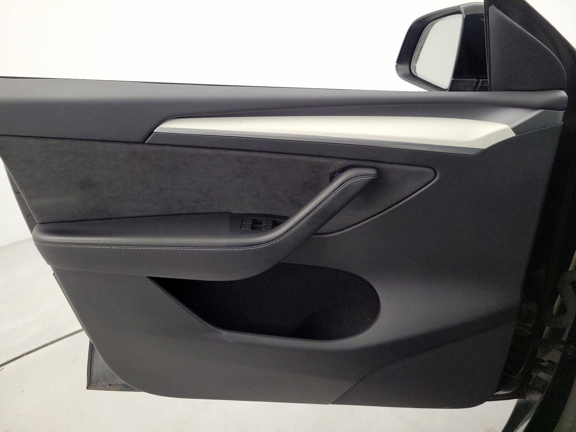 Thumbnail: 2022 Tesla Model Y - 12