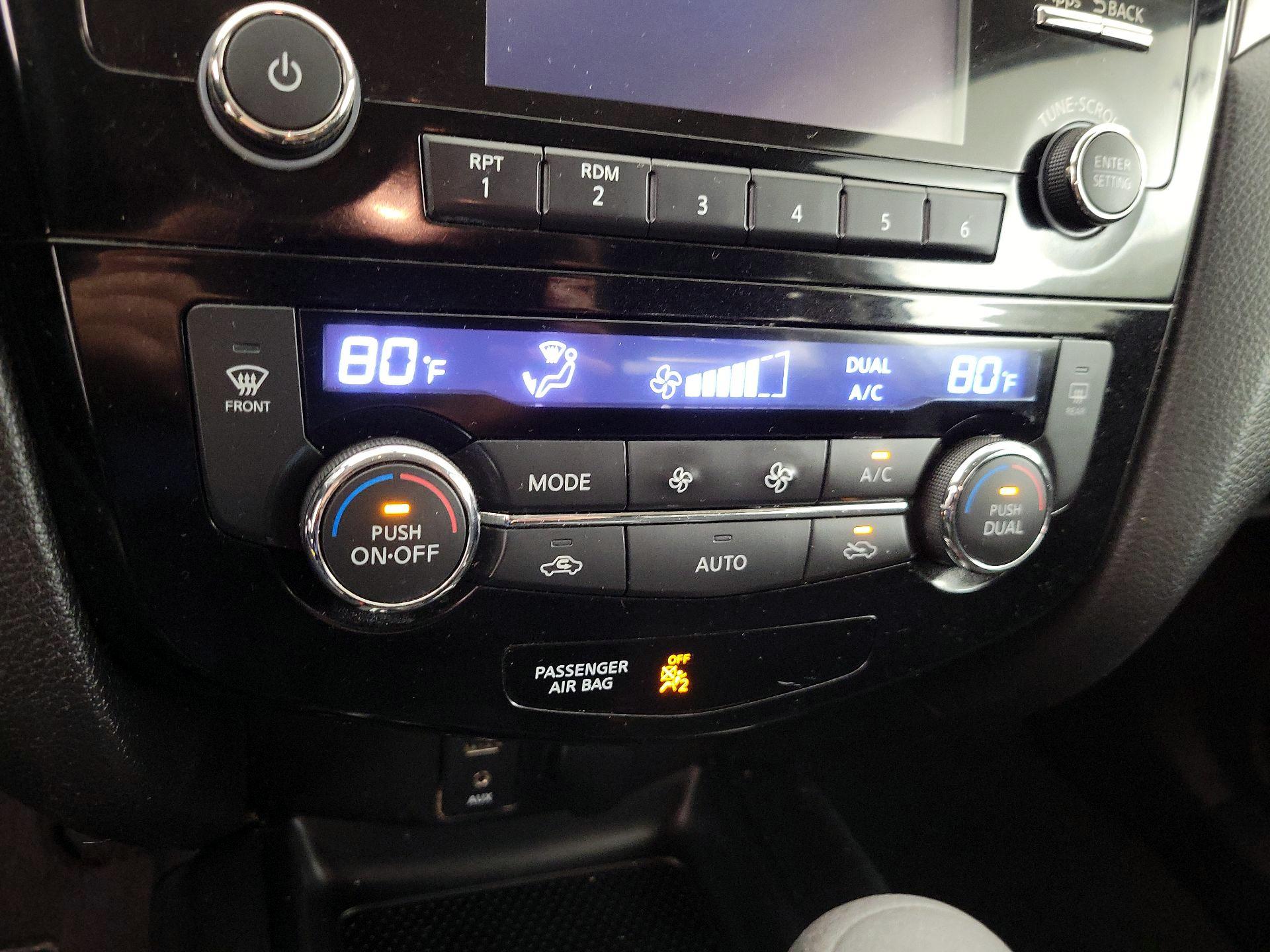 Thumbnail: 2016 Nissan Rogue - 15