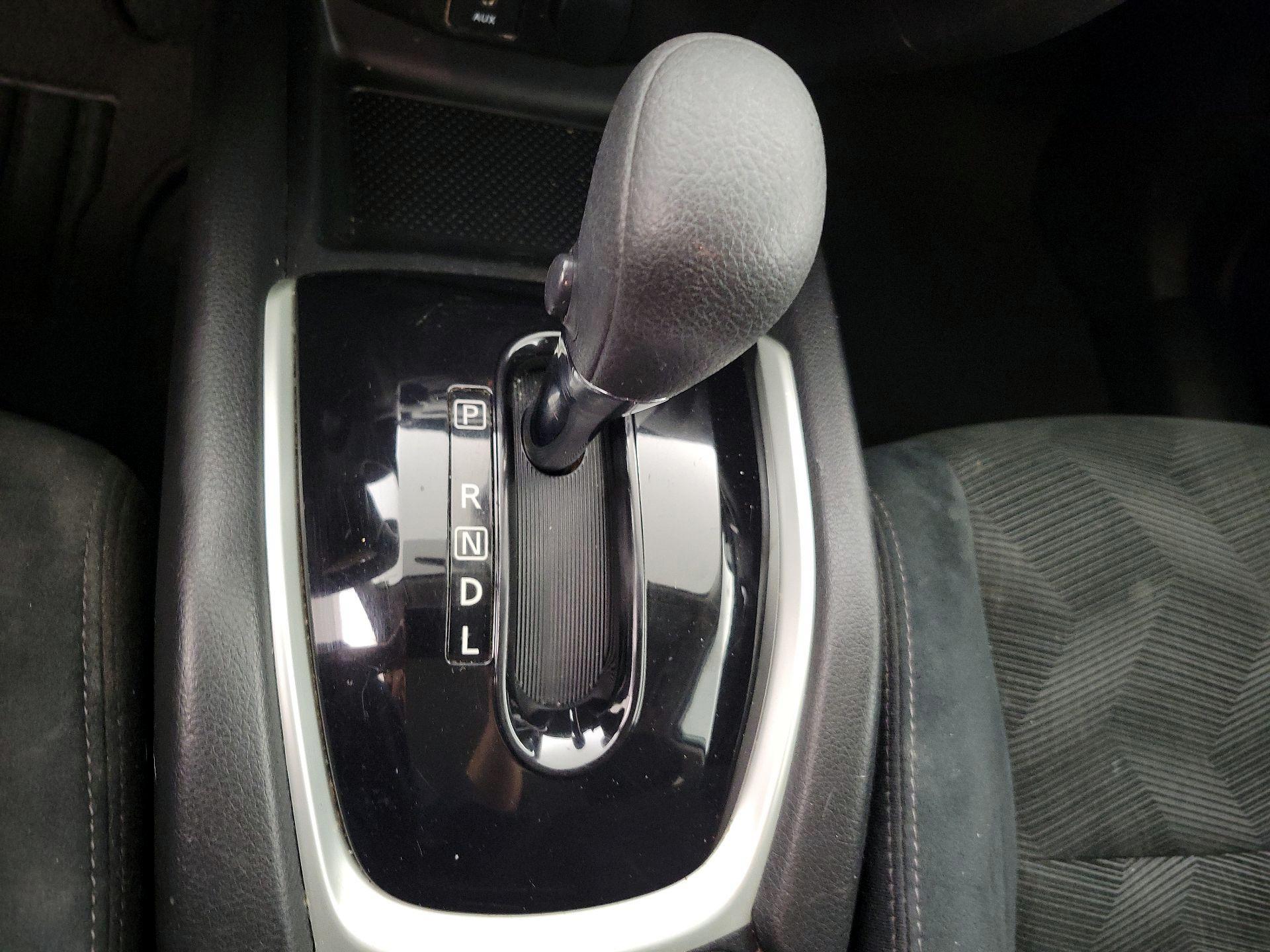 Thumbnail: 2016 Nissan Rogue - 16