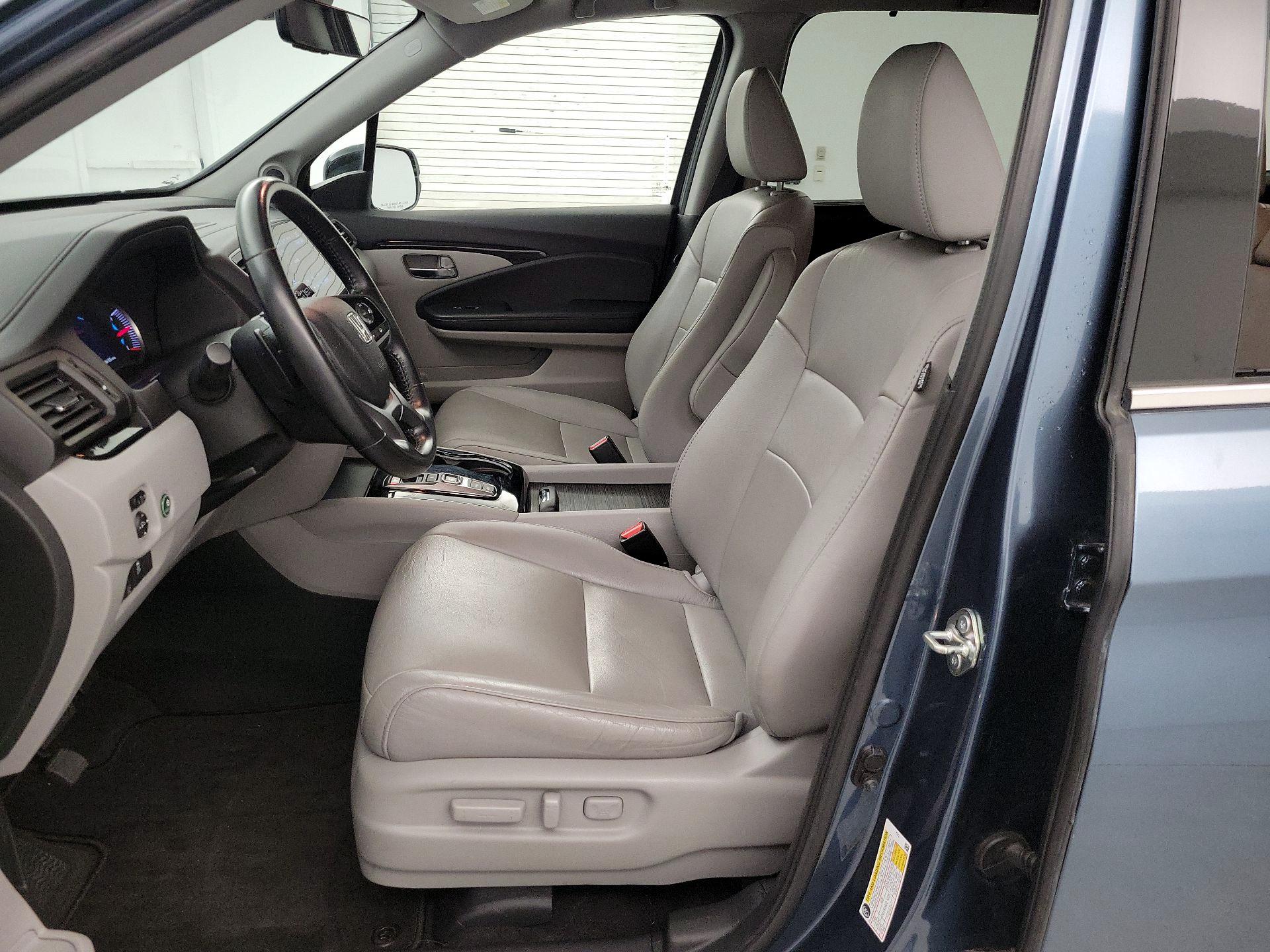 Thumbnail: 2019 Honda Pilot - 11