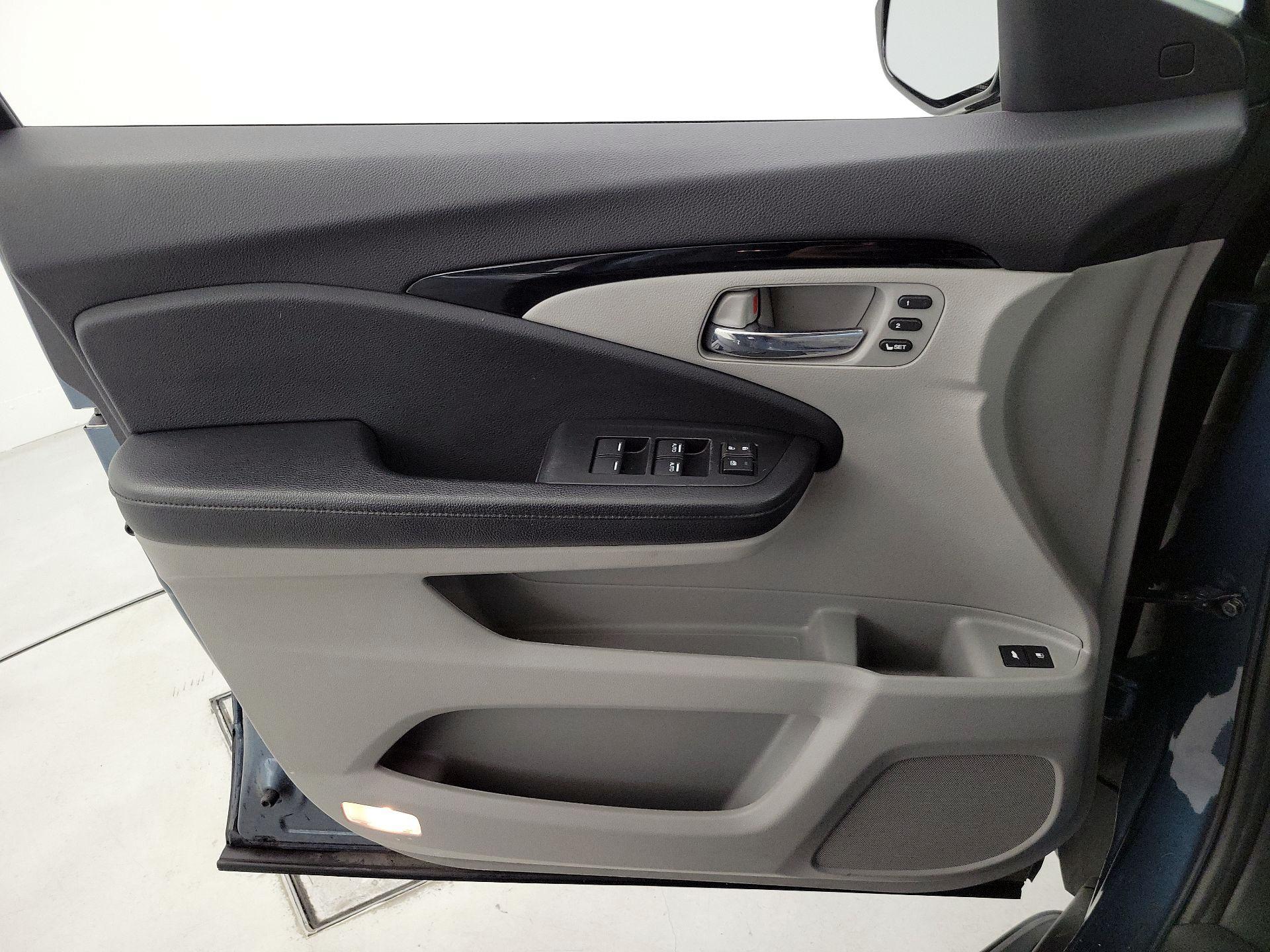 Thumbnail: 2019 Honda Pilot - 12