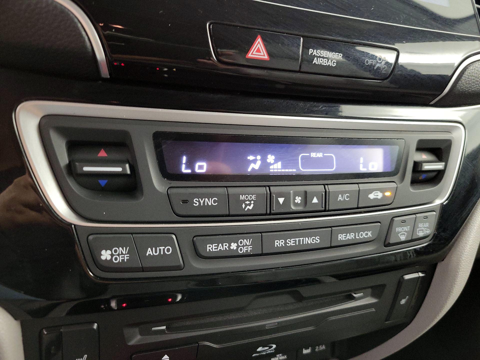 Thumbnail: 2019 Honda Pilot - 16