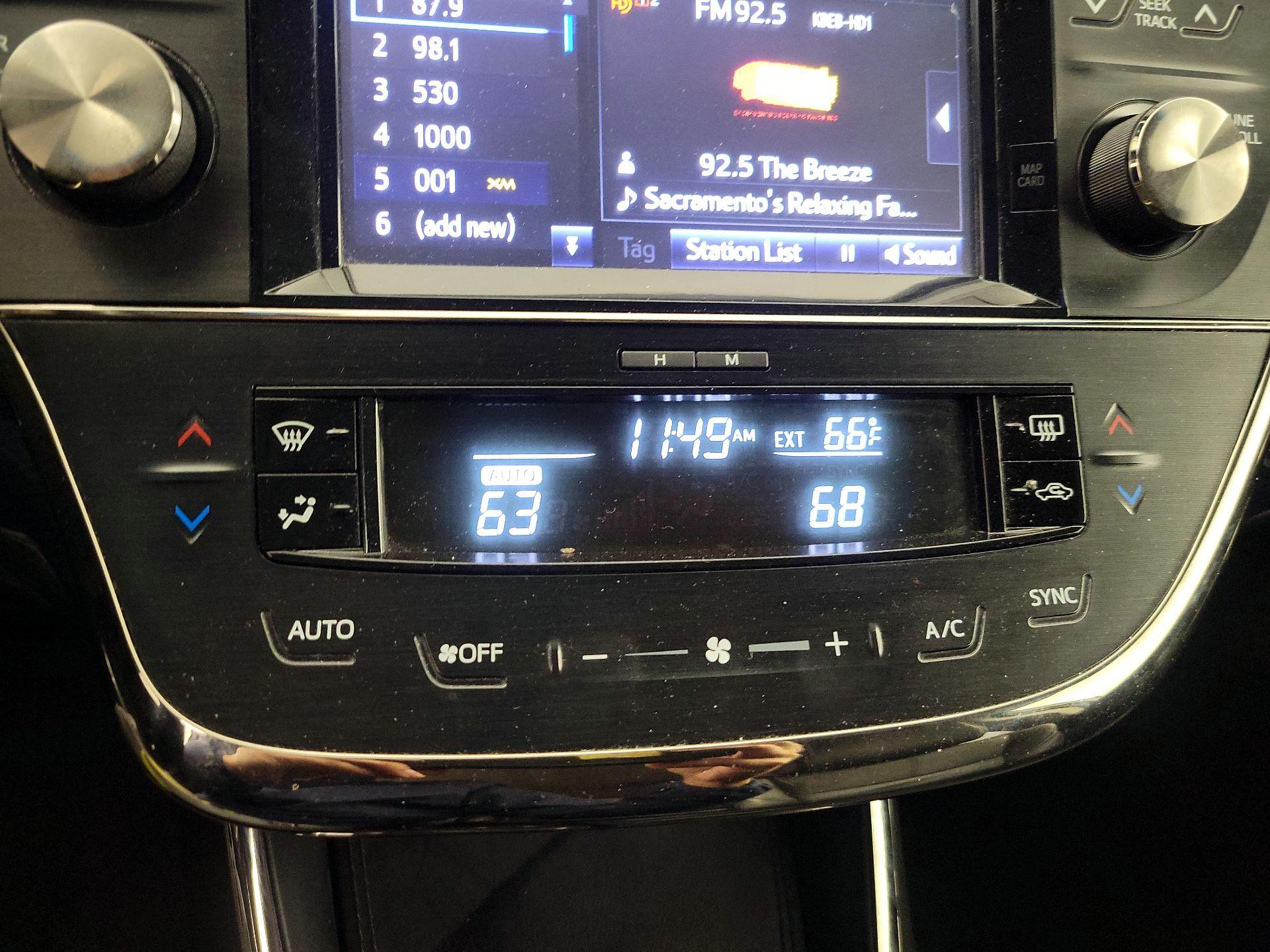 Thumbnail: 2015 Toyota Avalon - 16