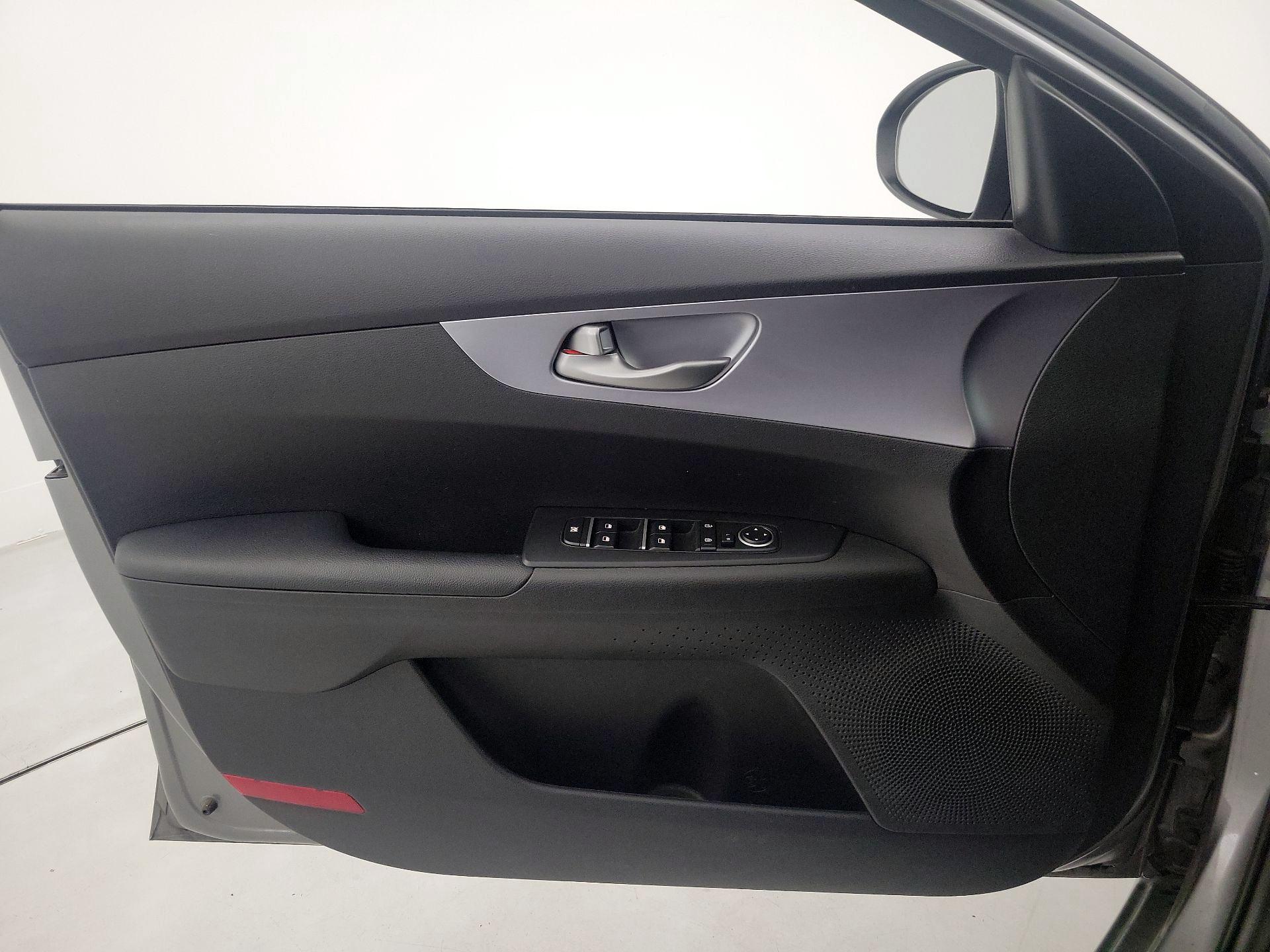 Thumbnail: 2022 Kia Forte - 12
