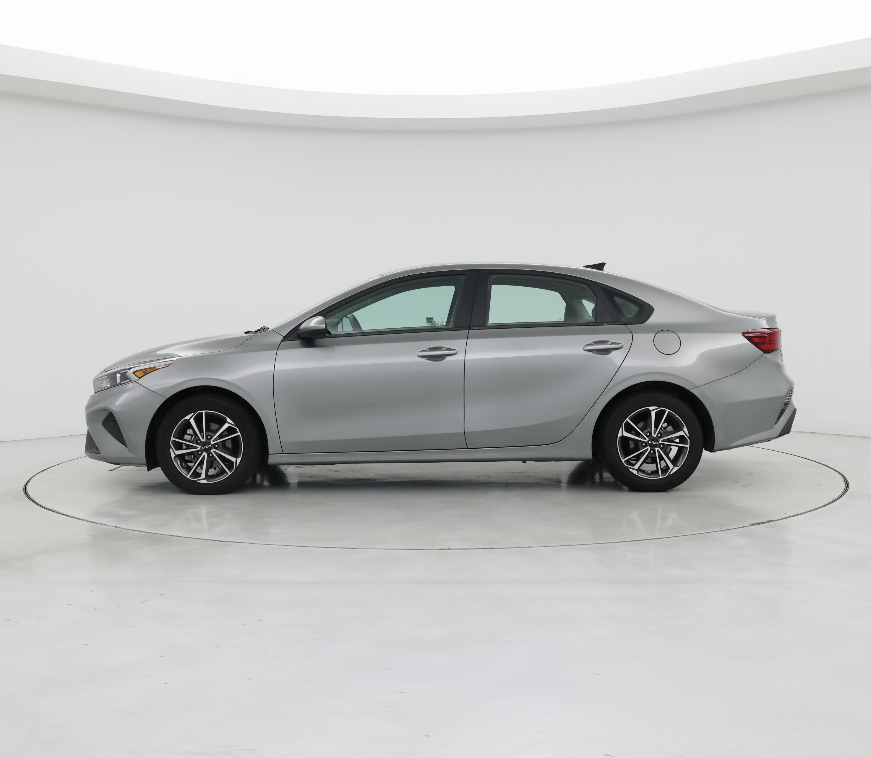Thumbnail: 2022 Kia Forte - 3