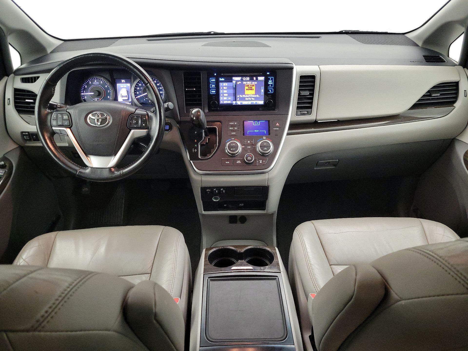 Thumbnail: 2015 Toyota Sienna - 9
