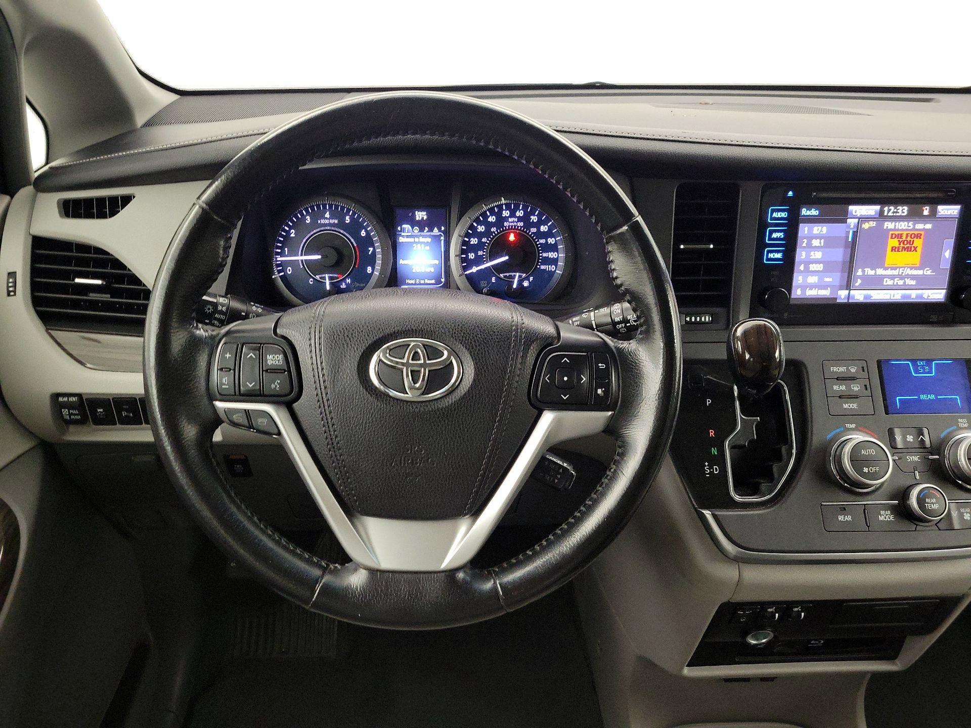 Thumbnail: 2015 Toyota Sienna - 10